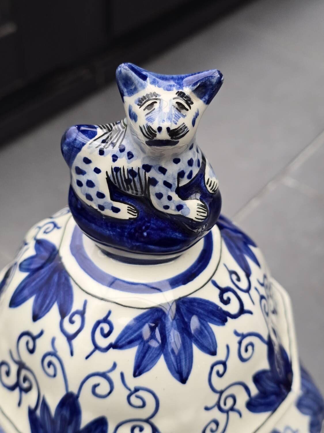 Delft vase, Dutch manufacture, early 20th century