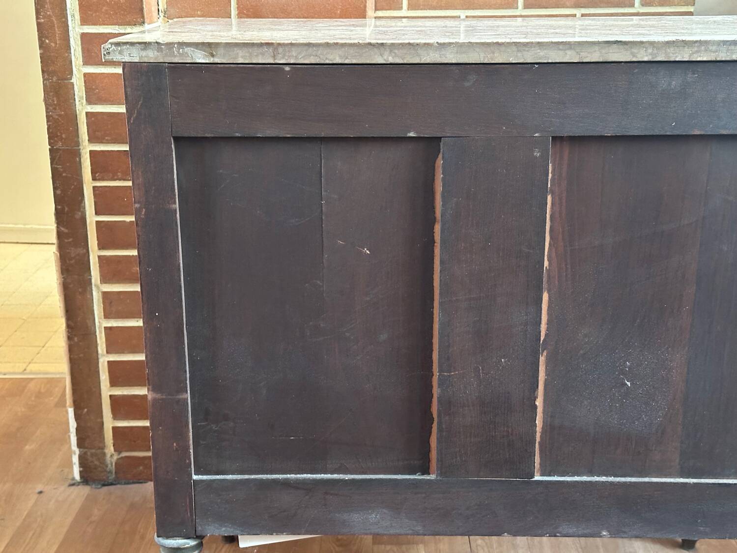 Louis XVI style chest of drawers, spinning top legs - transition style marquetry