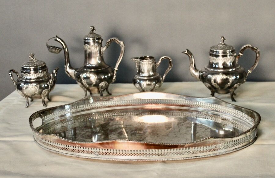 Coffee or tea service monogrammed cr silver metal