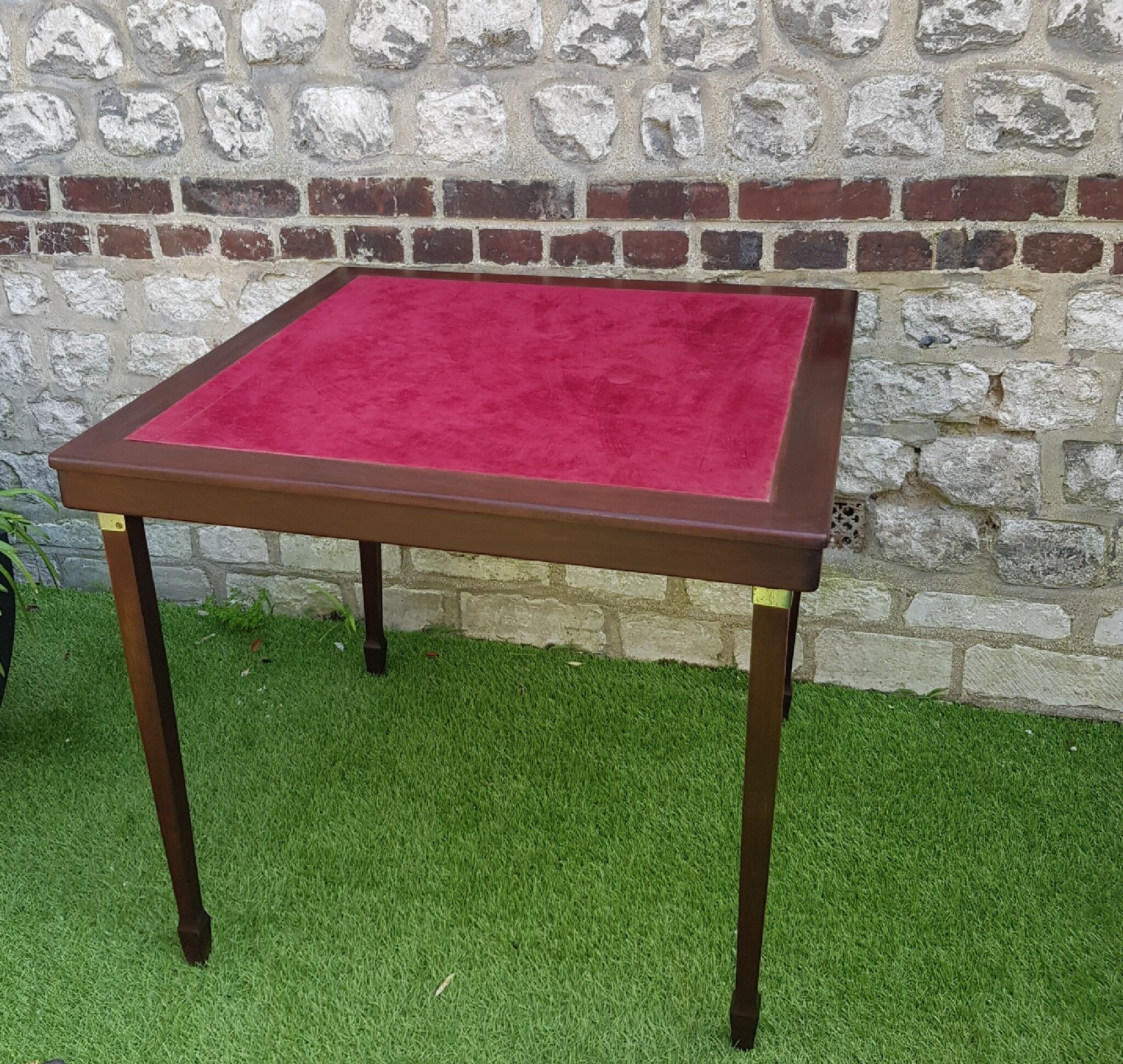 Meblutil game table