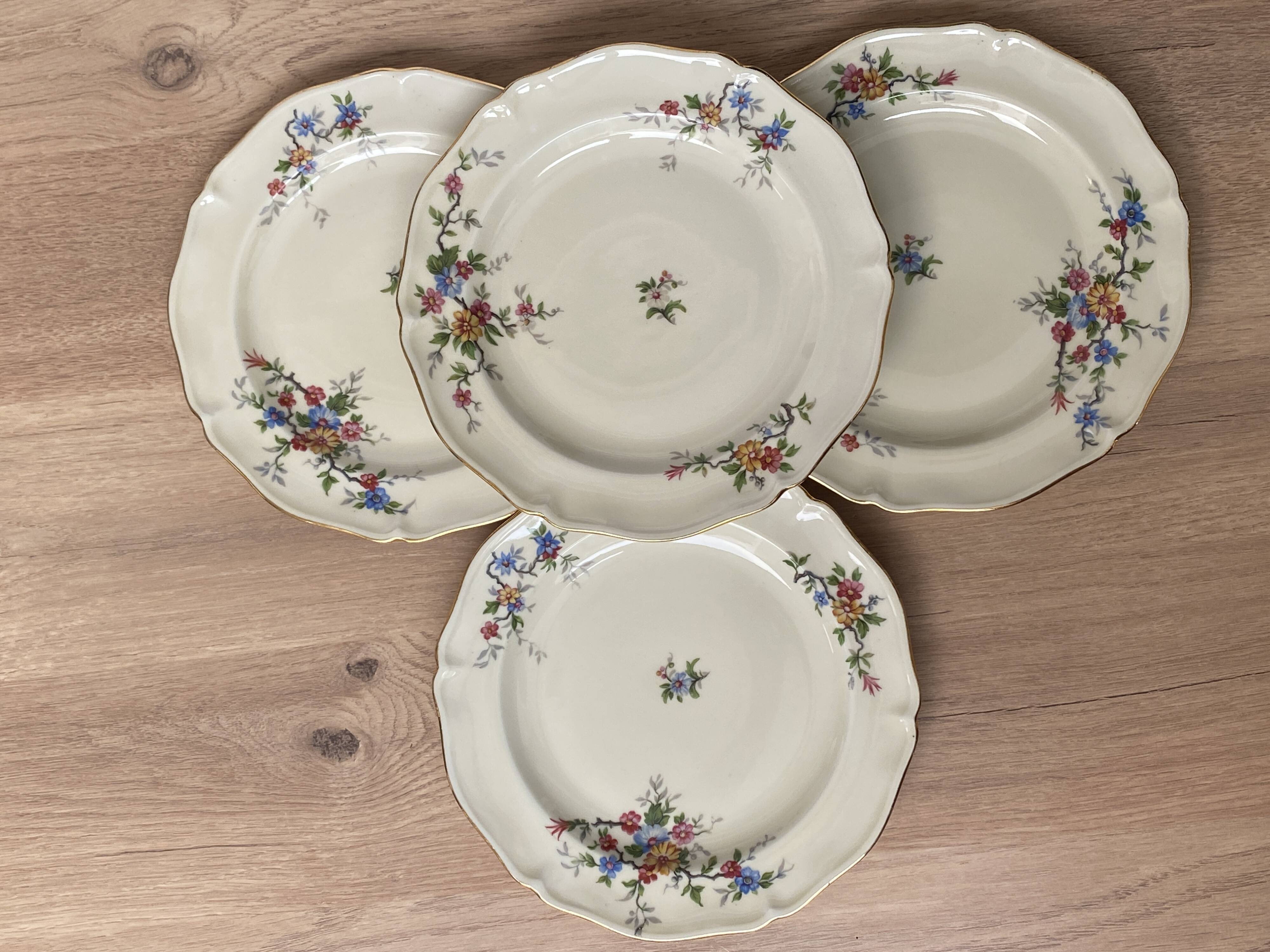 Set of 4 porcelain dessert plates
