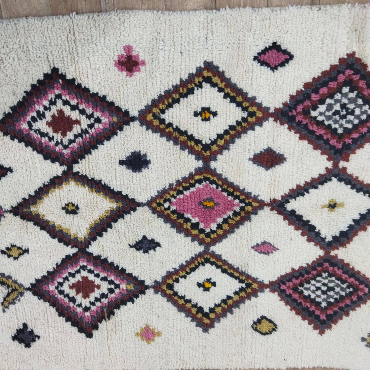 Azilal Berber rug in handmade wool 240 X 145 CM