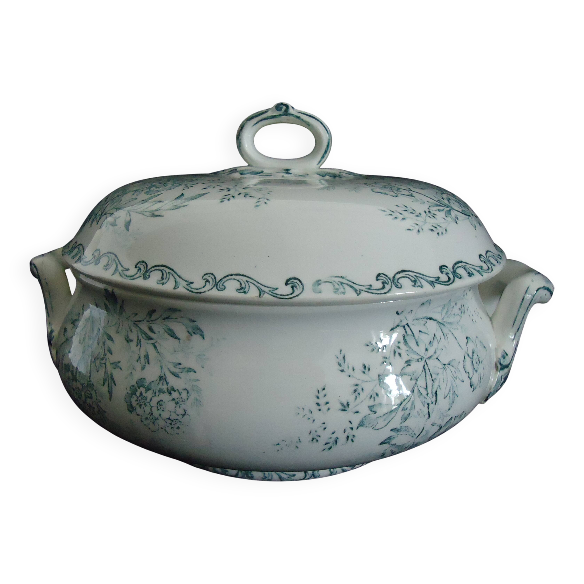 Sarreguemines vegetable soup tureen, “l’epargne toulouse”, eglantine model