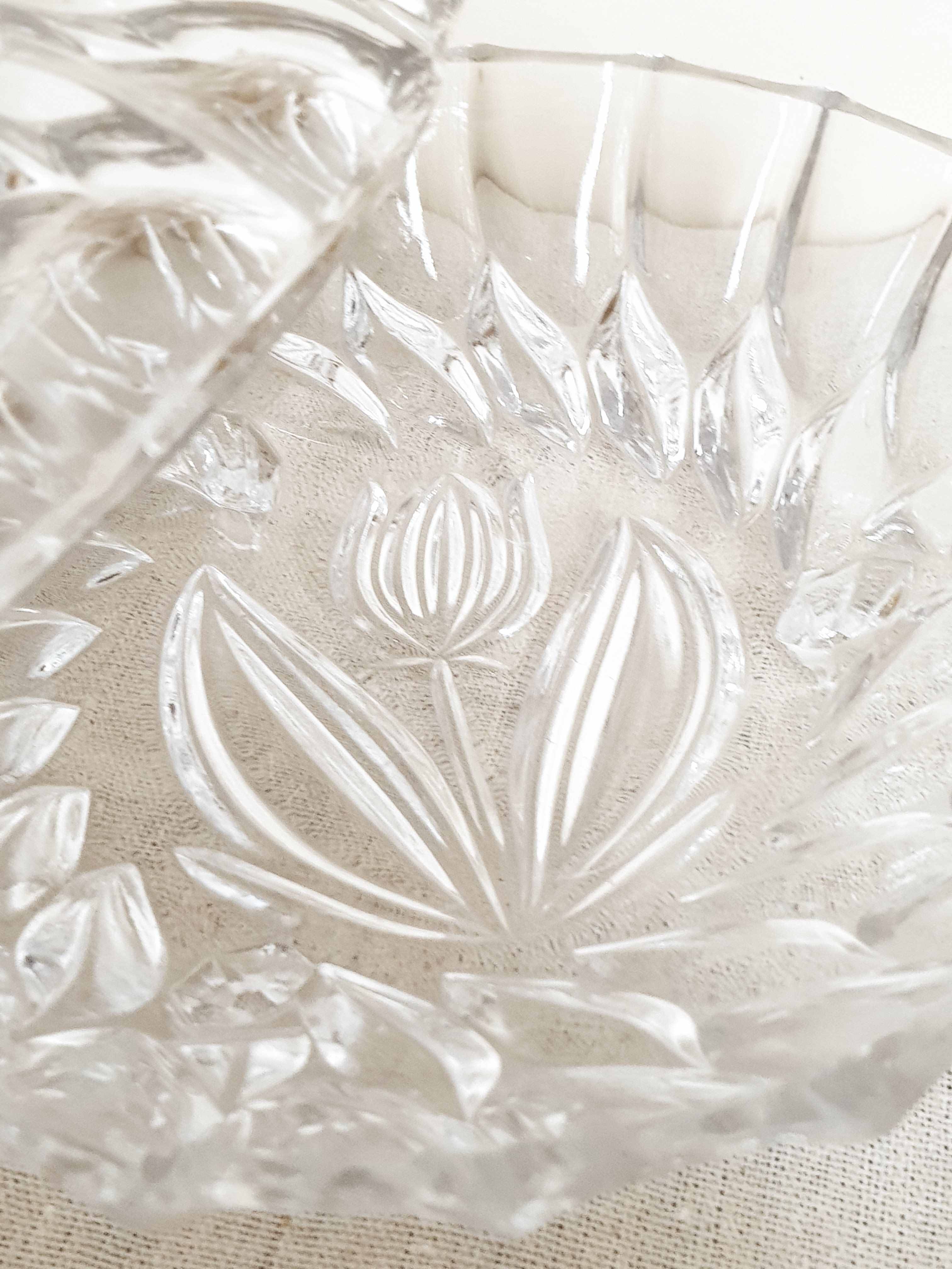 Chiseled glass candy box