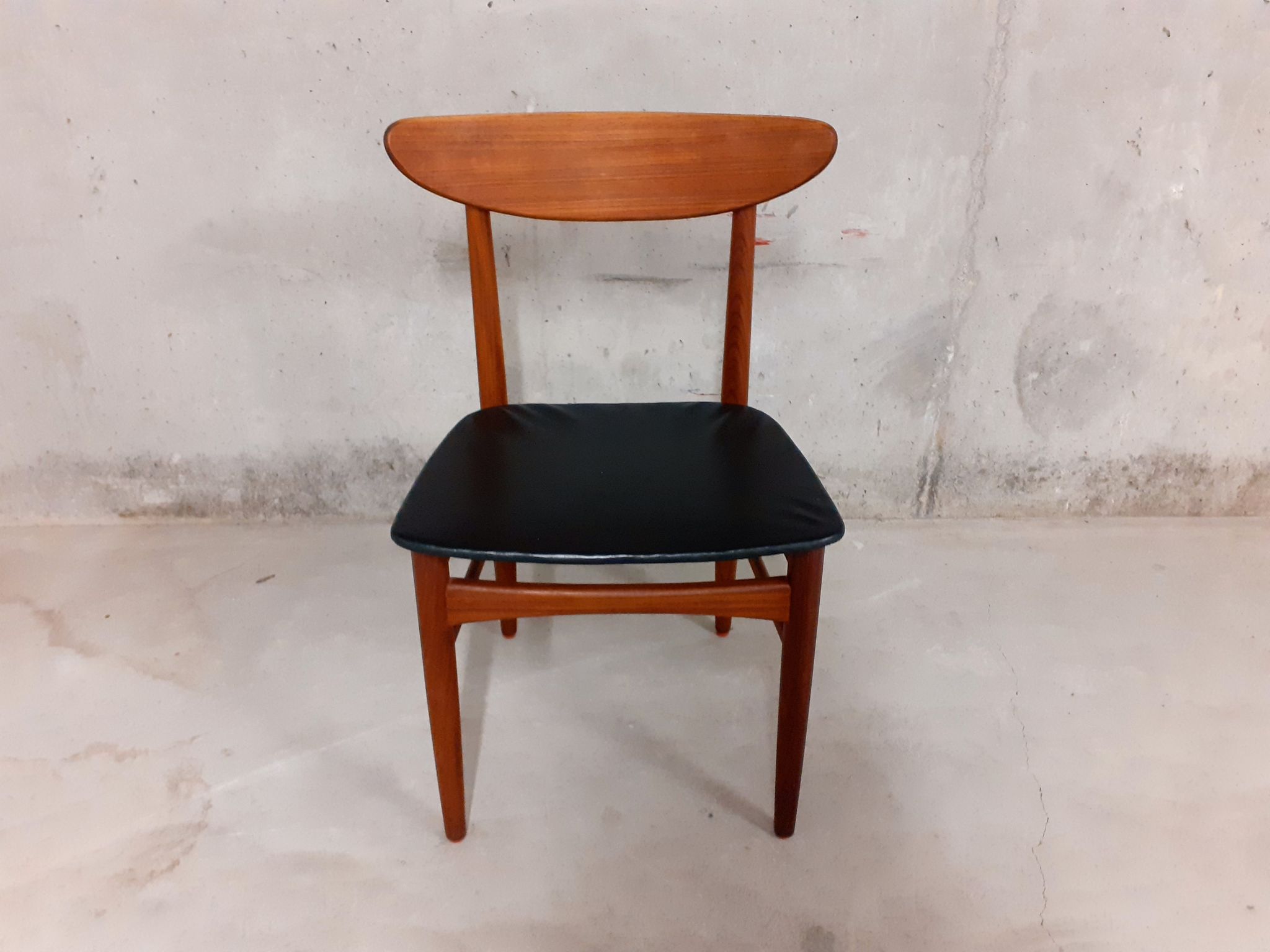 Vintage Danish Scandinavian chair in 60s teak, stamped Dyrlund Denmark