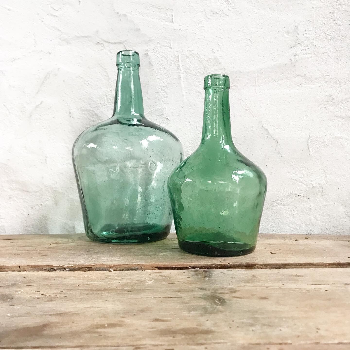 Duo of ladies Jeanne