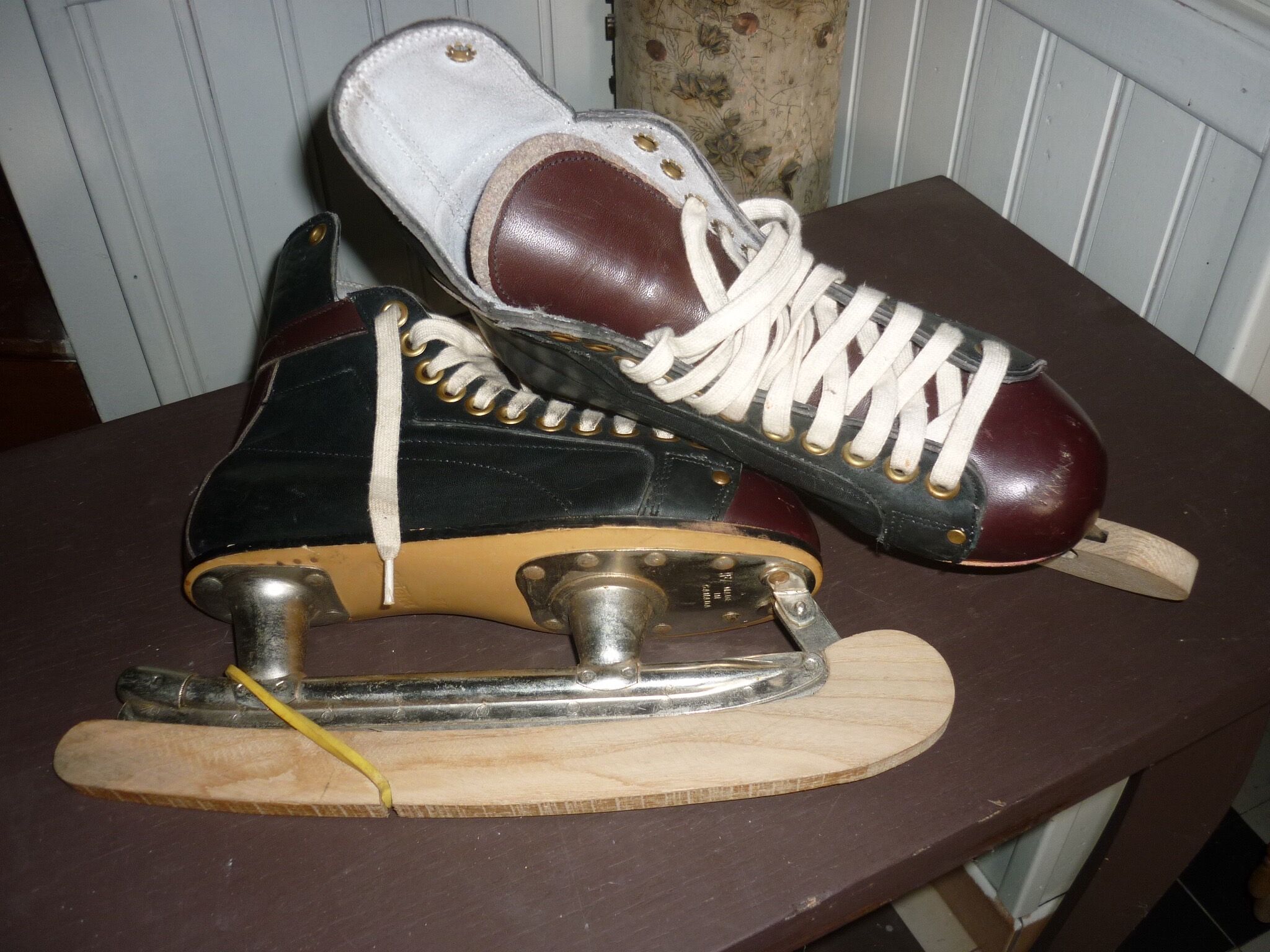 Alviera ice hockey skates - size 37