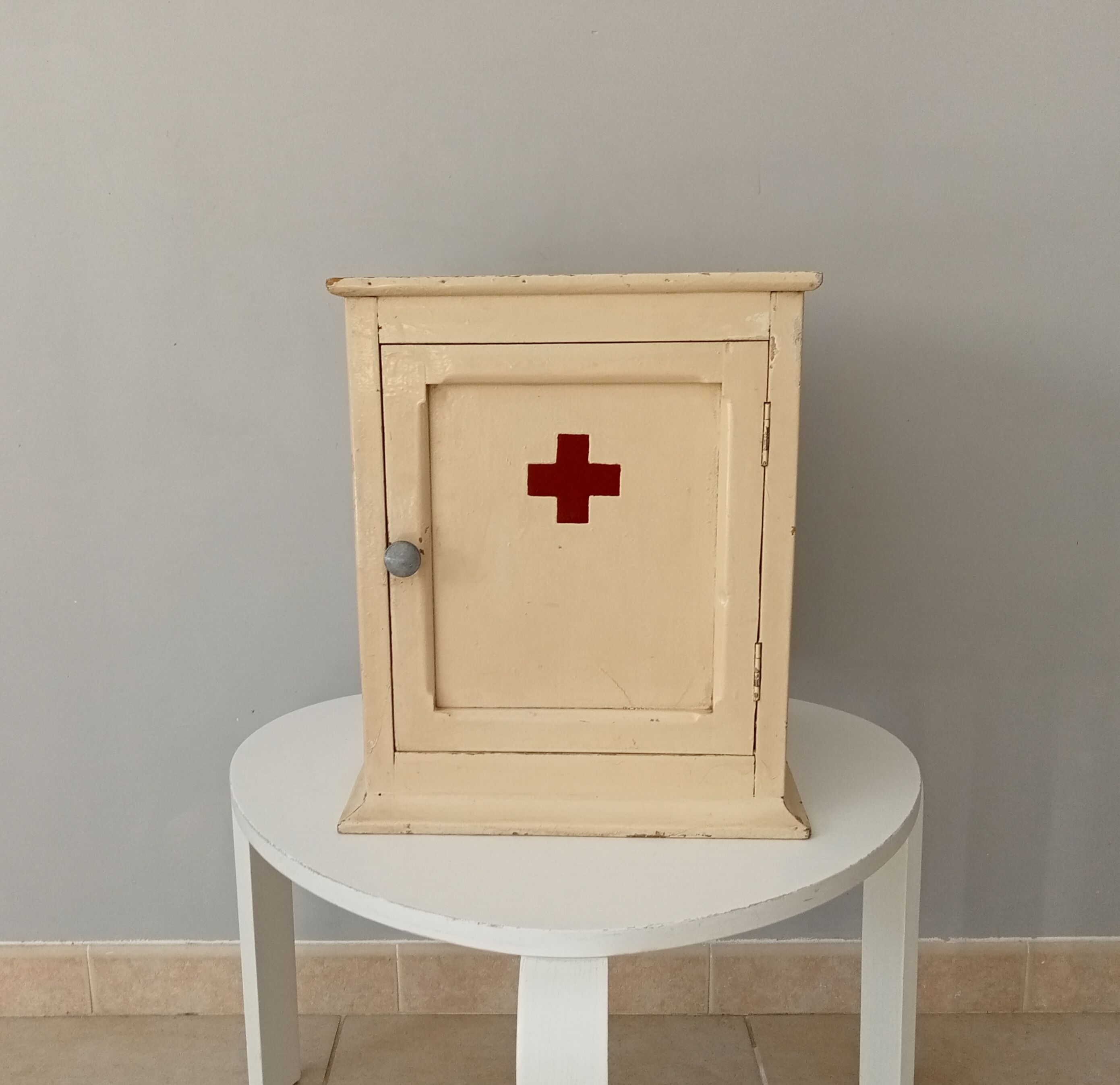 Vintage medicine cabinet 40s/50s