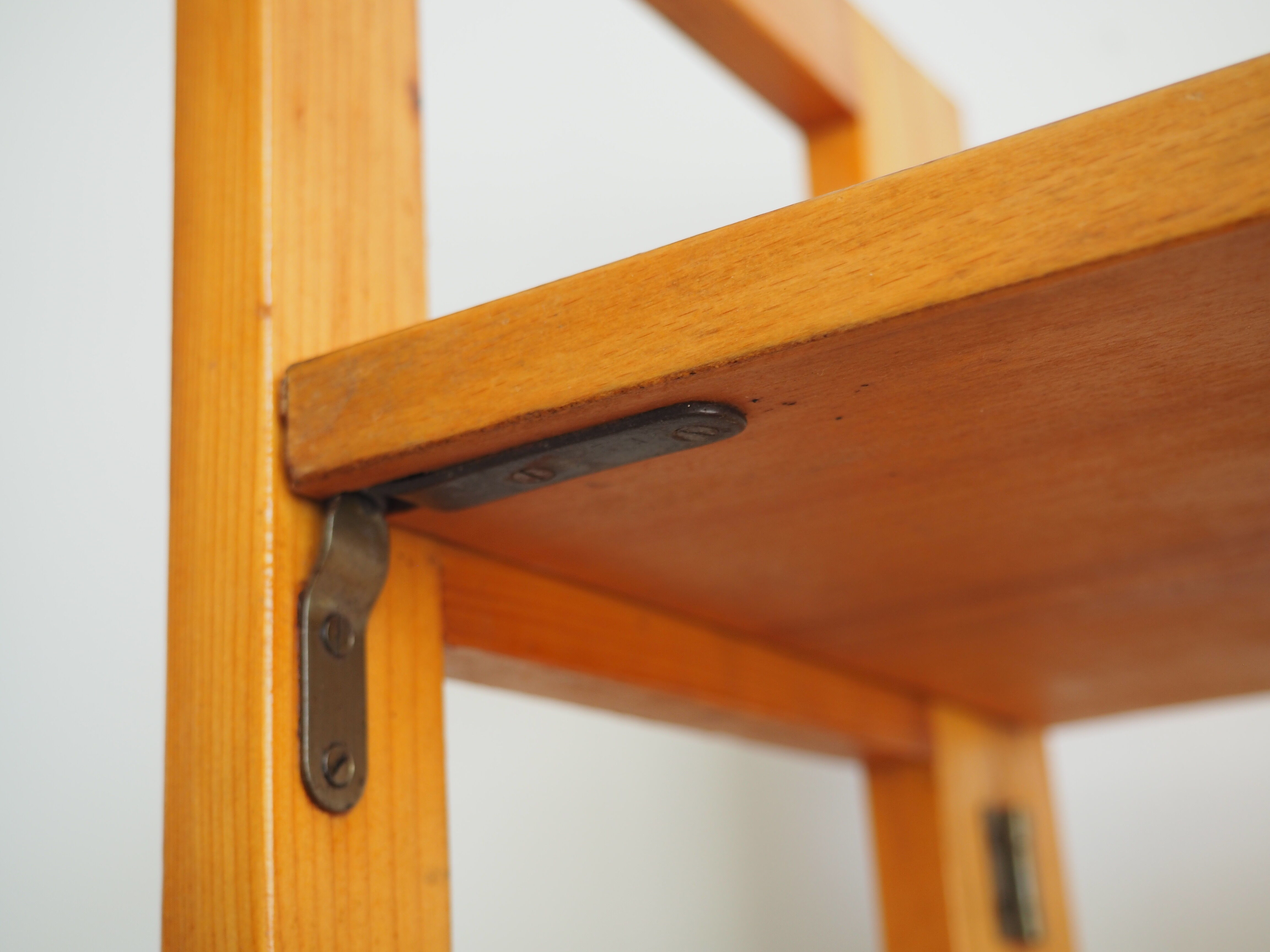 Folding shelf