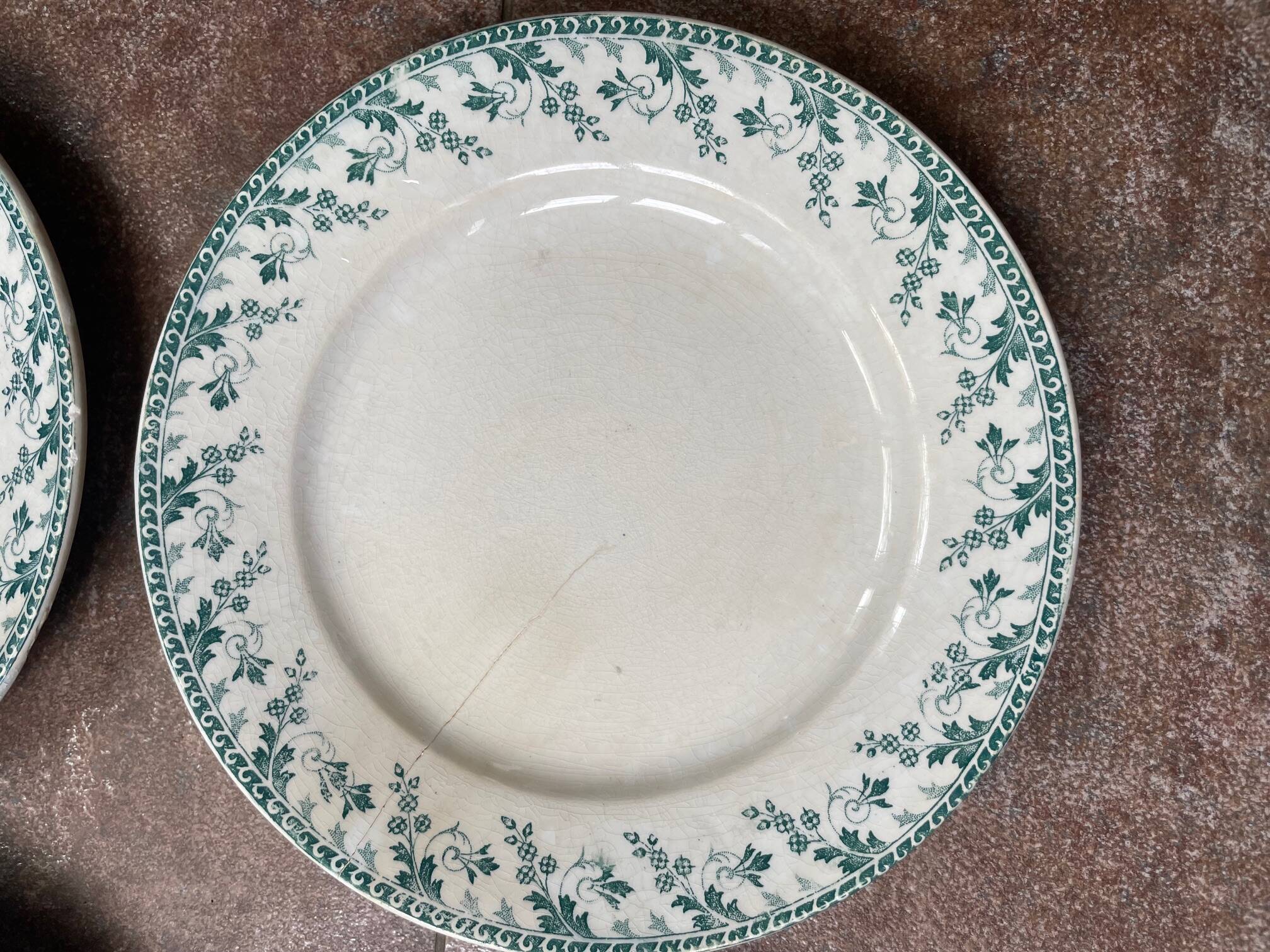 4 opaque porcelain dessert plates from Gien, Montigny model