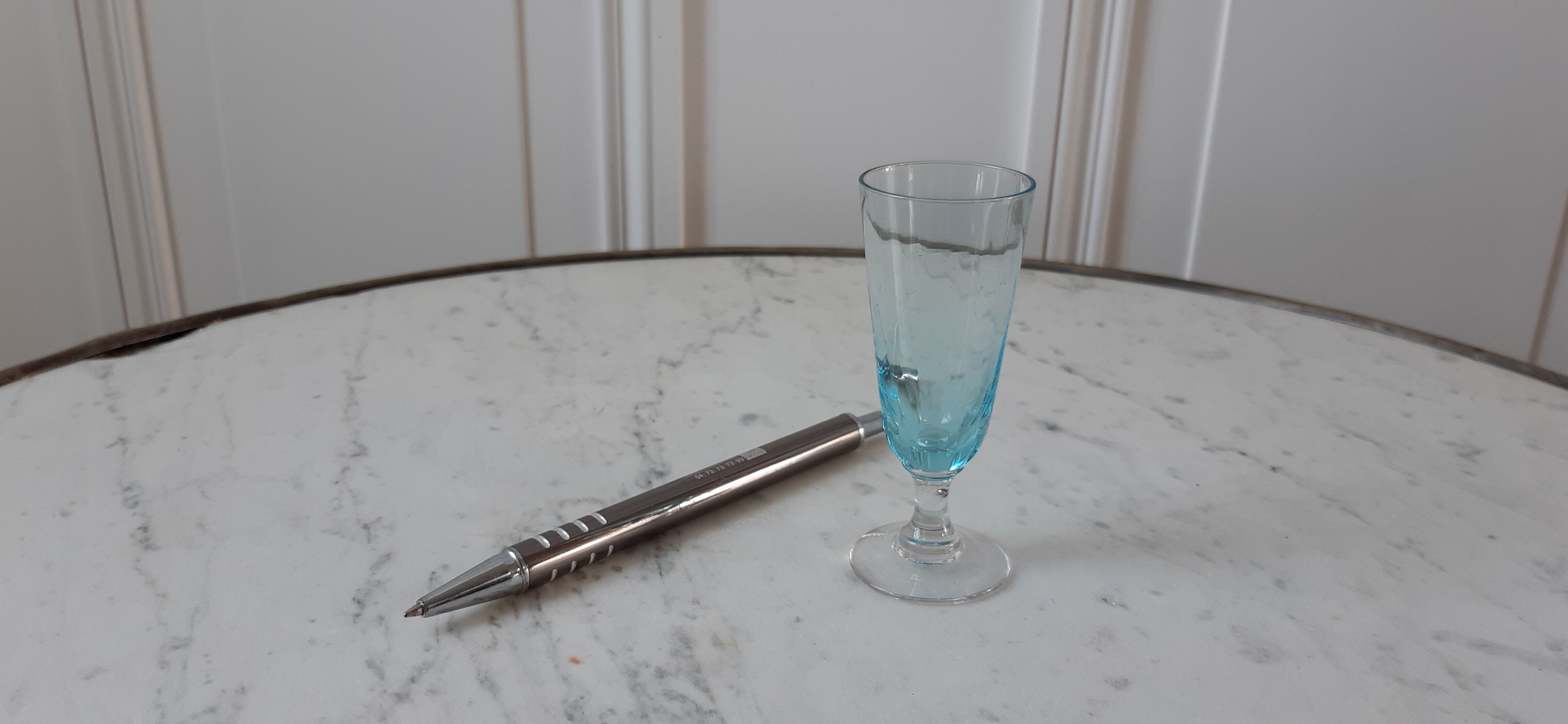 Set of 5 mini champagne flutes in blue glass 60s
