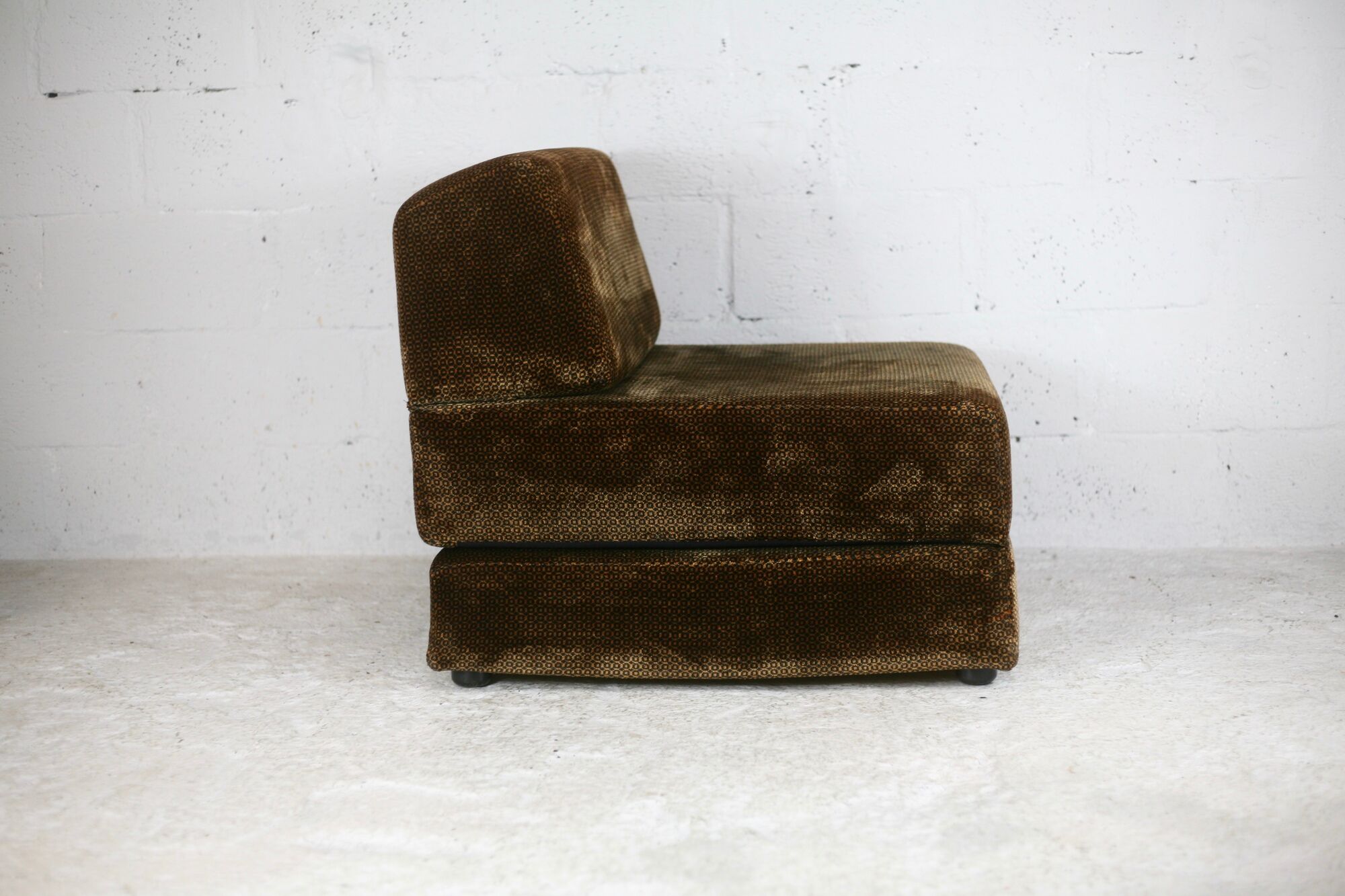 Foam and velvet heater "amber", convertible, France, circa 1970.