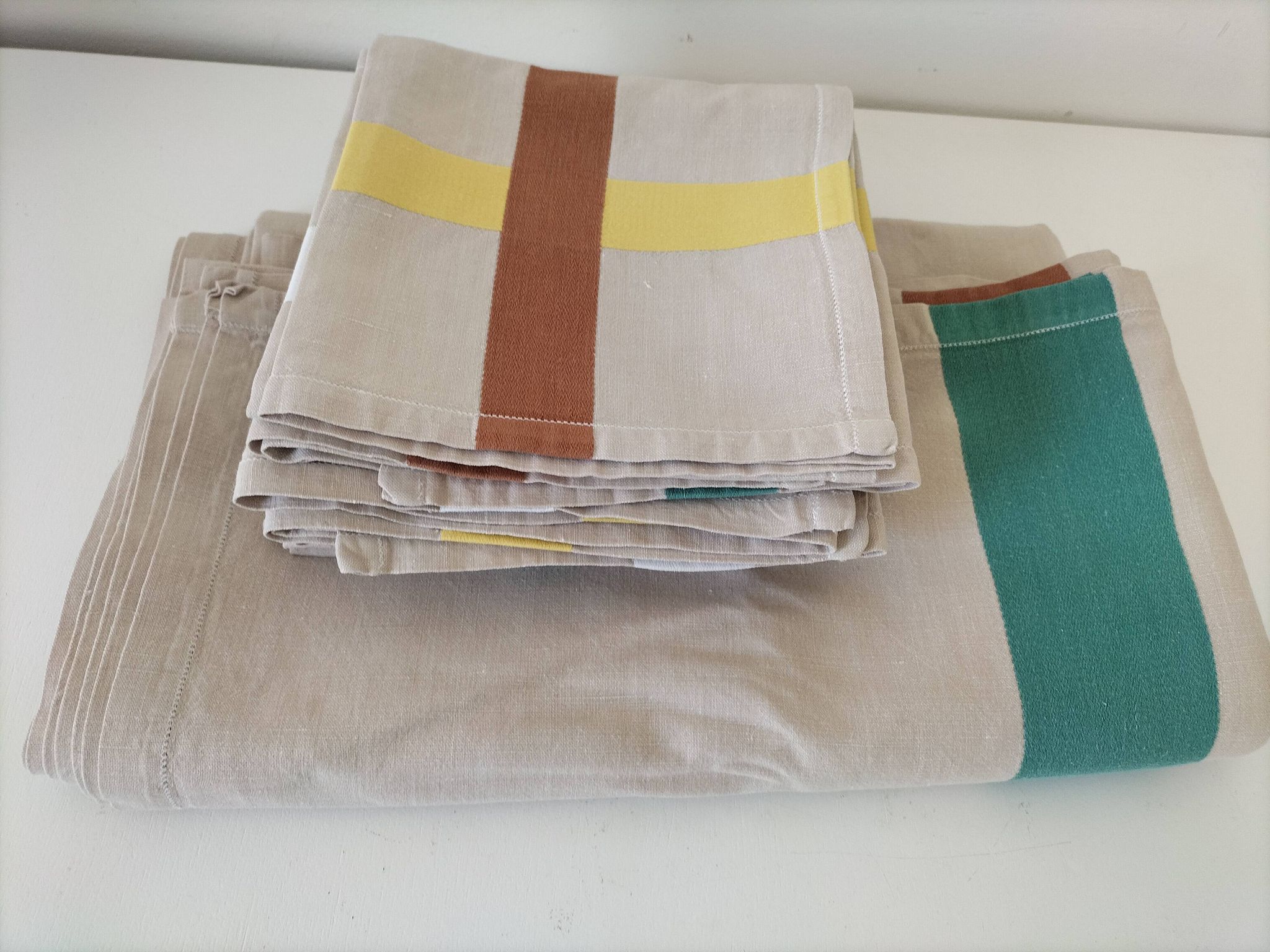 Tablecloth set + 8 napkins – graphic cotton