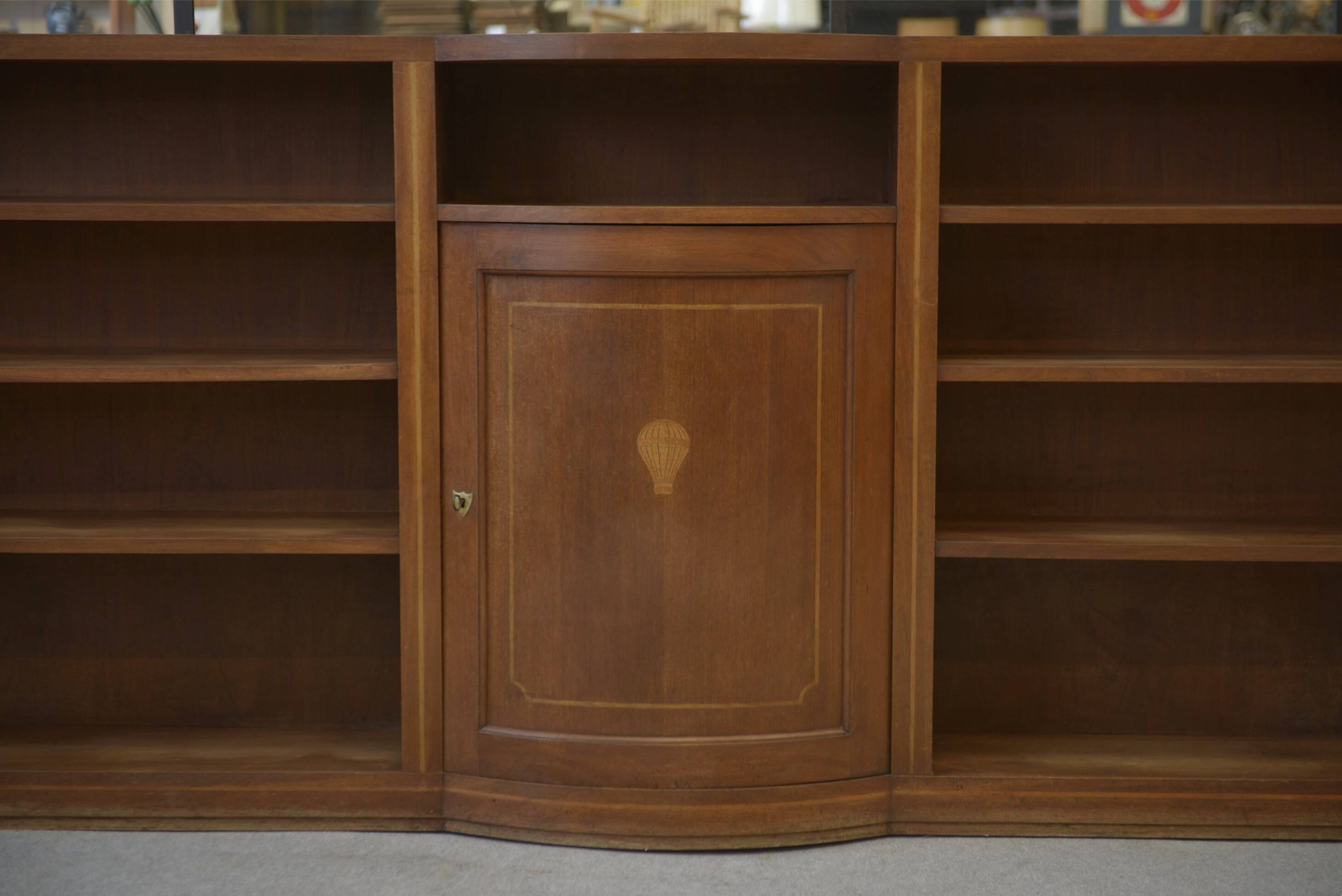 Mahogany bookshelf from English work around 1900 – documented historical provenance from the Montgolfier family.