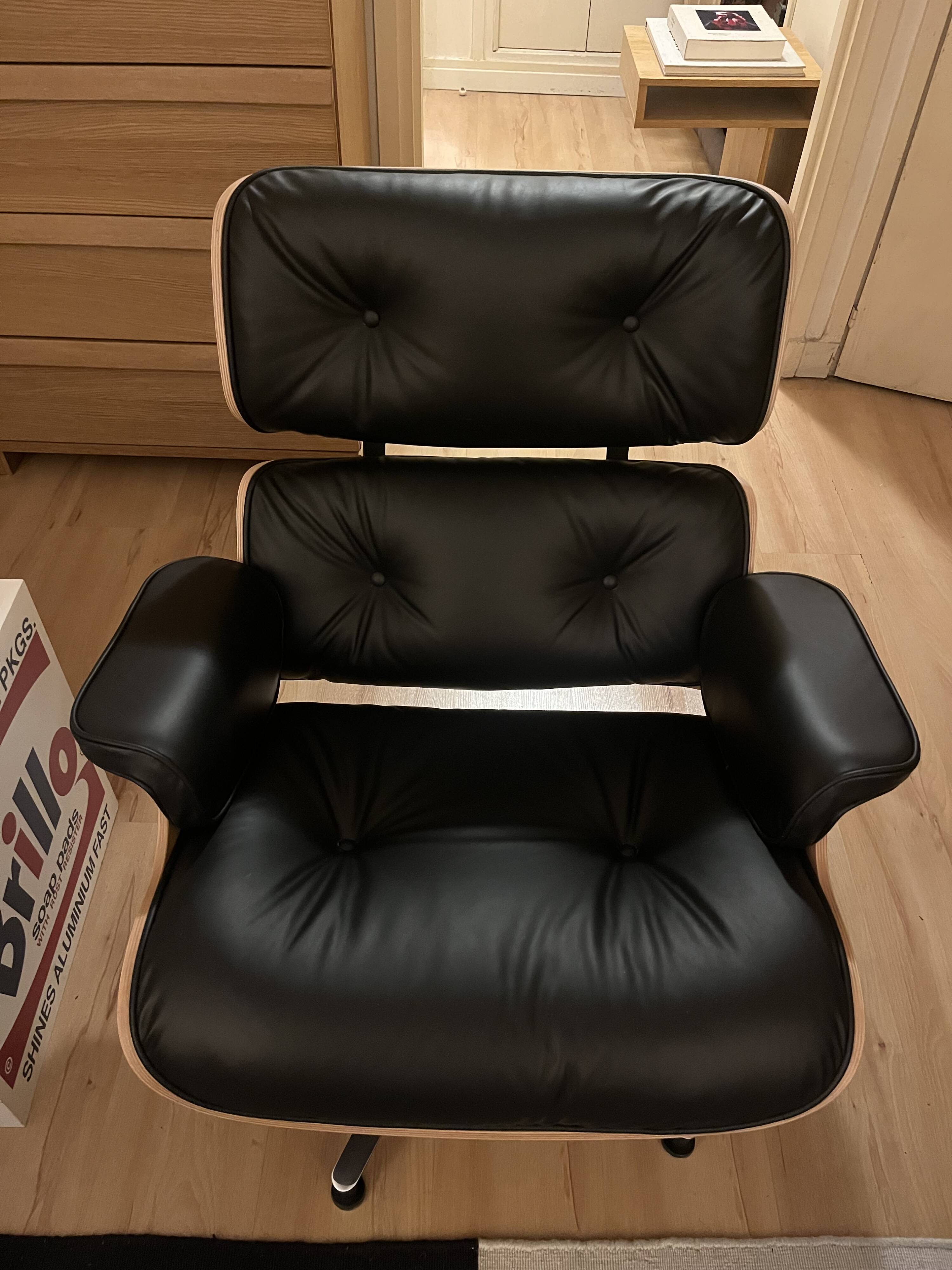 Charles Eames lounge chair, Herman Miller edition