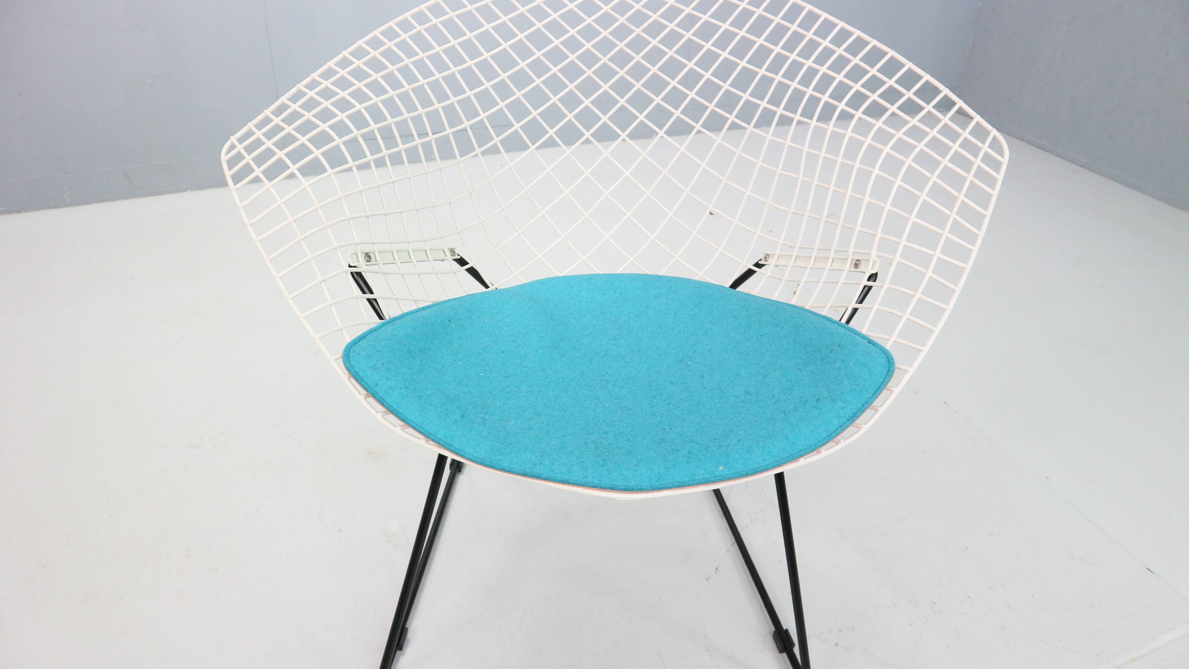 Diamond chair by Harry Bertoia in white & black metal and new blue seating