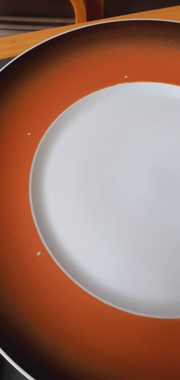 12 Space Age dinner plates from the 70s in porcelain from the Manufacture Royale De