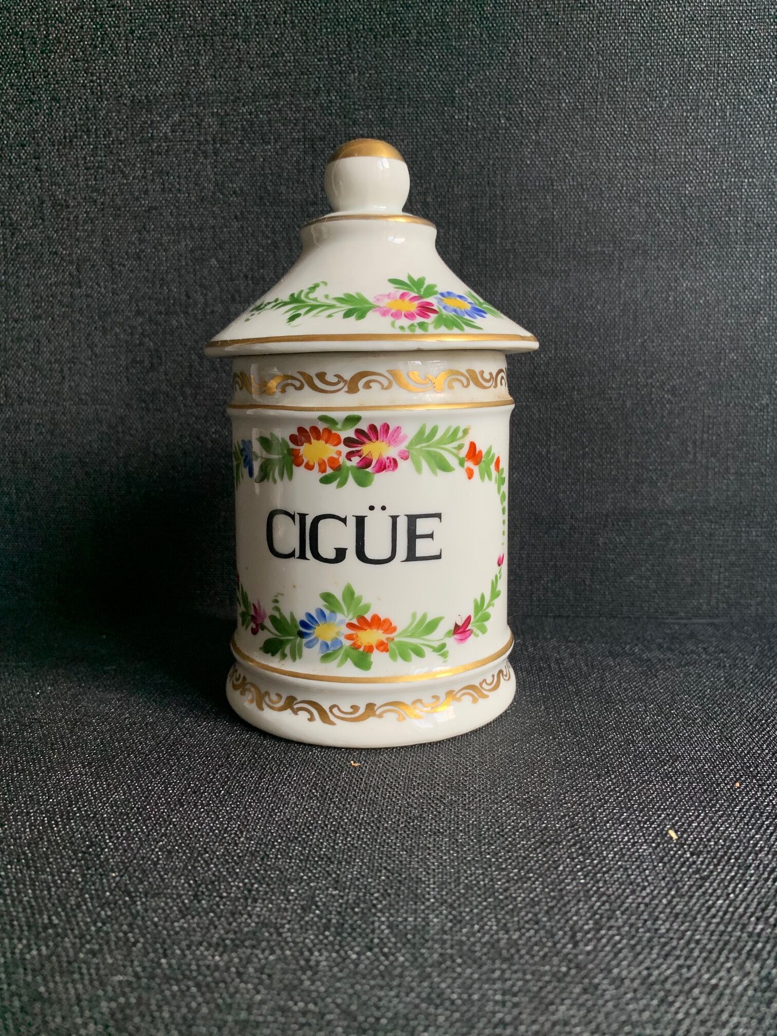 Pharmacy pots in hand-painted porcelain 1900