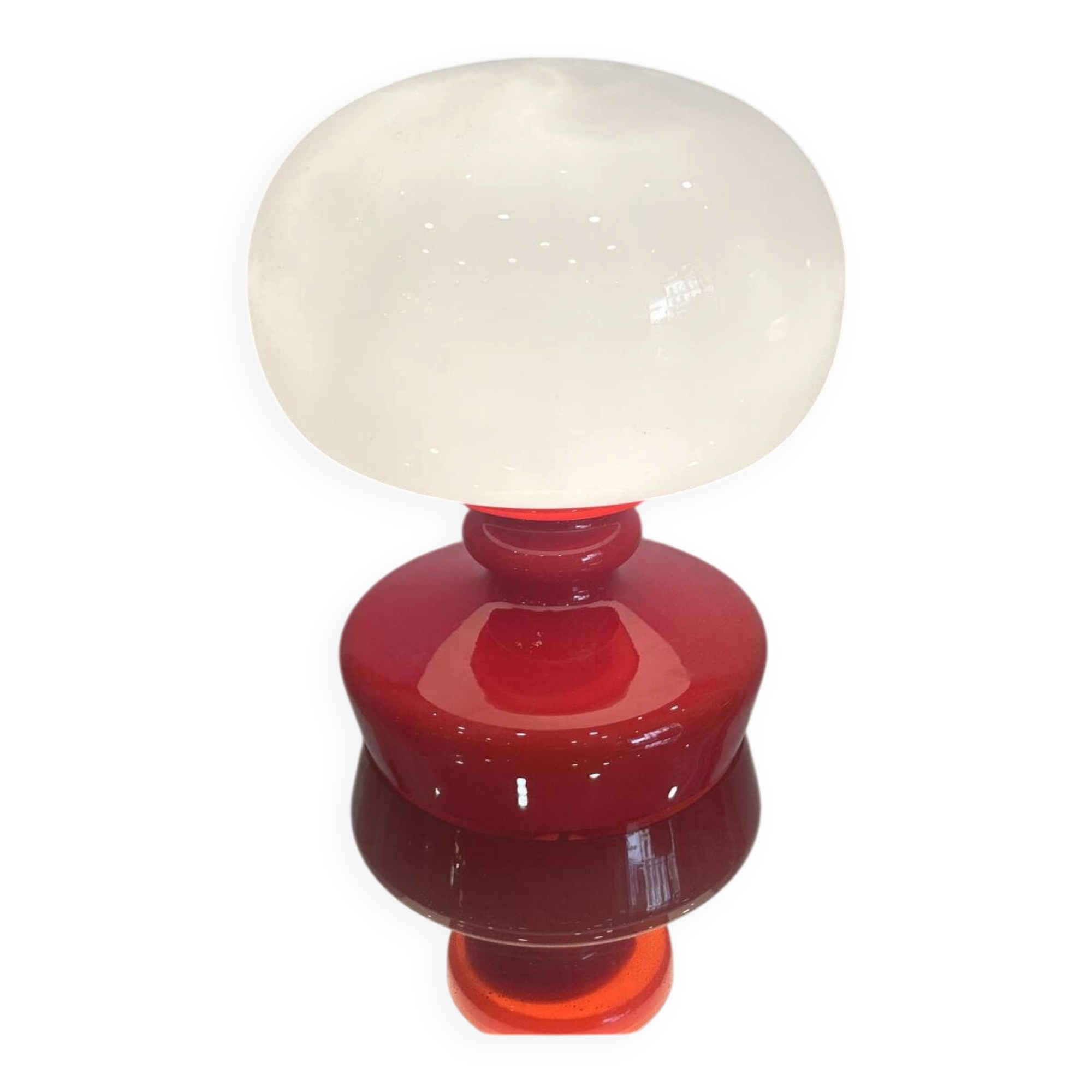 Red and white bedside lamp in opaline.