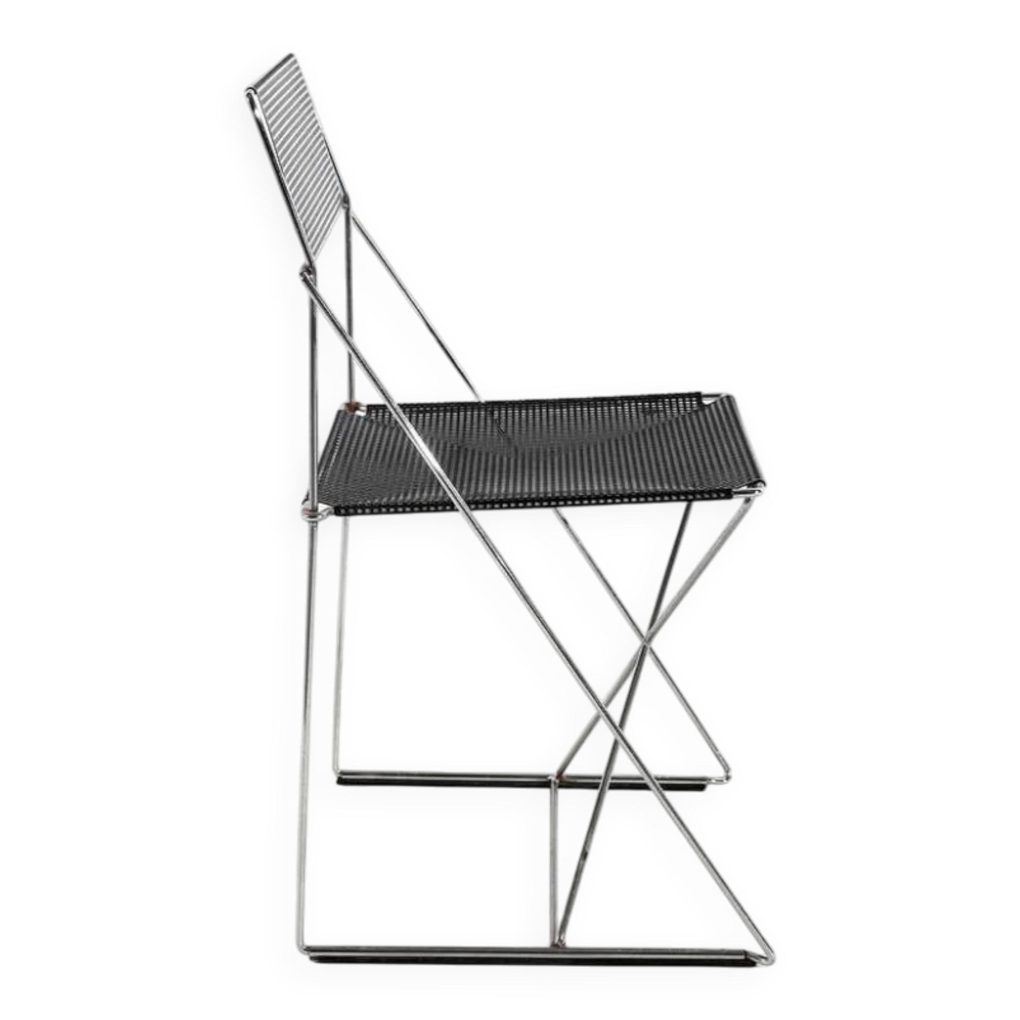 Quatre chaises empilables Nuova X-Line de Niels Jorgen Haugesen  pour Magis