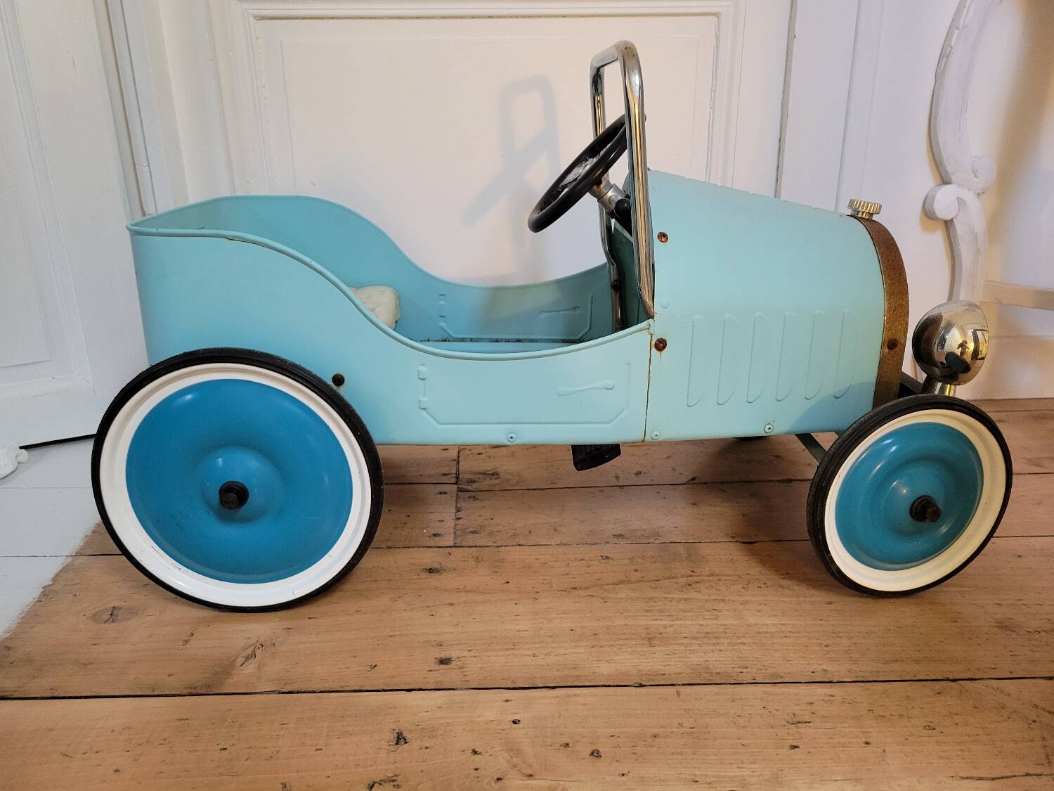 Baghera pedal car
