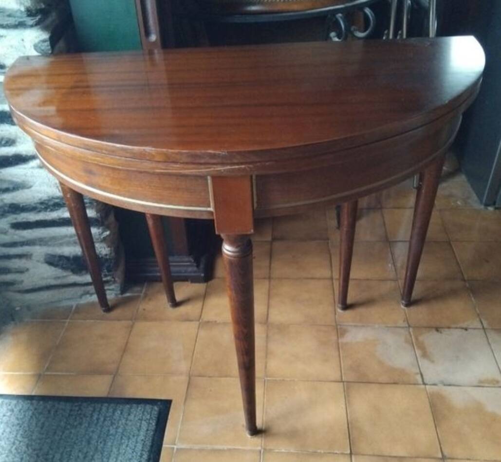 Half-moon table