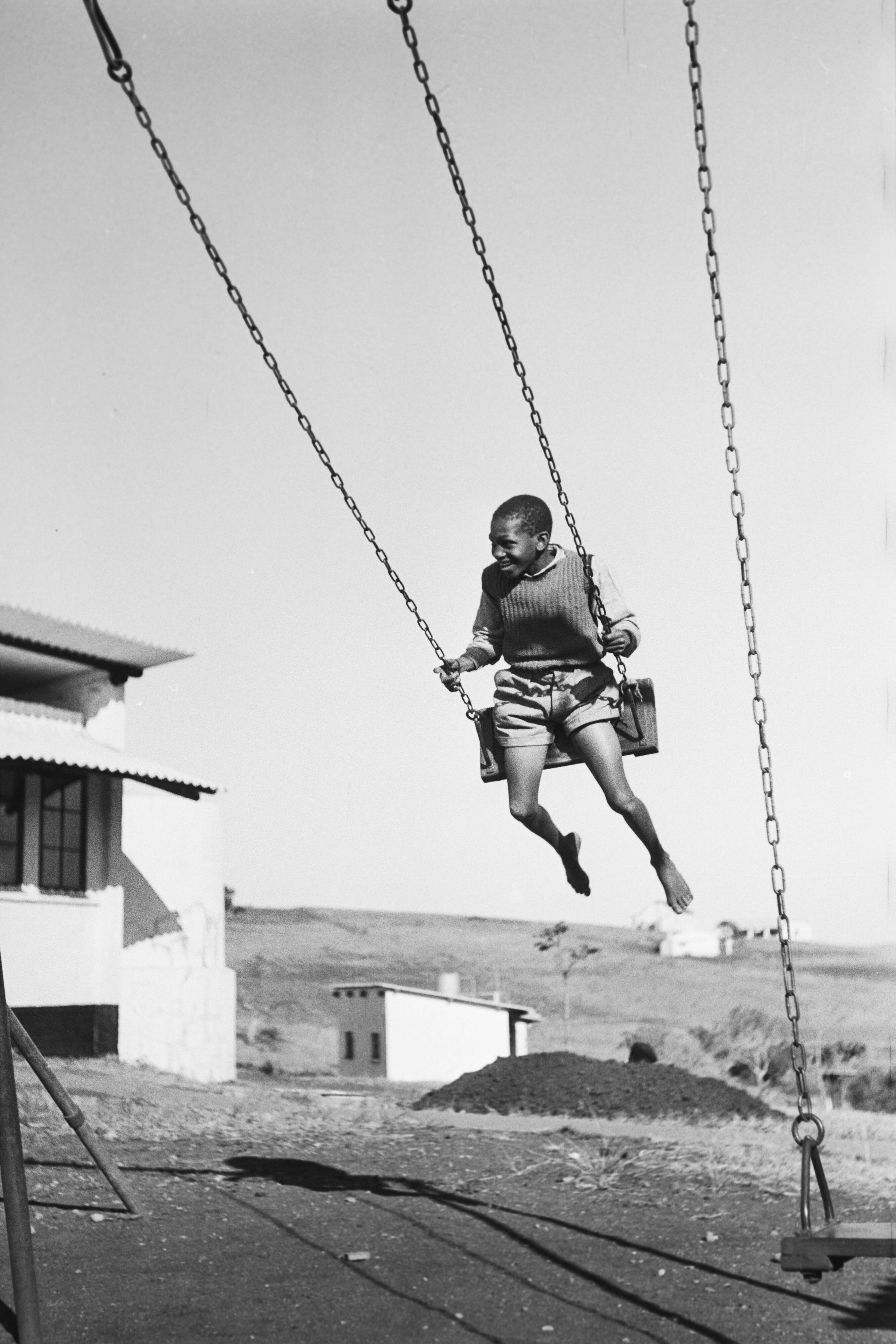 Photo ethno year 40 Africa child on balenceoir 30x45cm, on barium paper