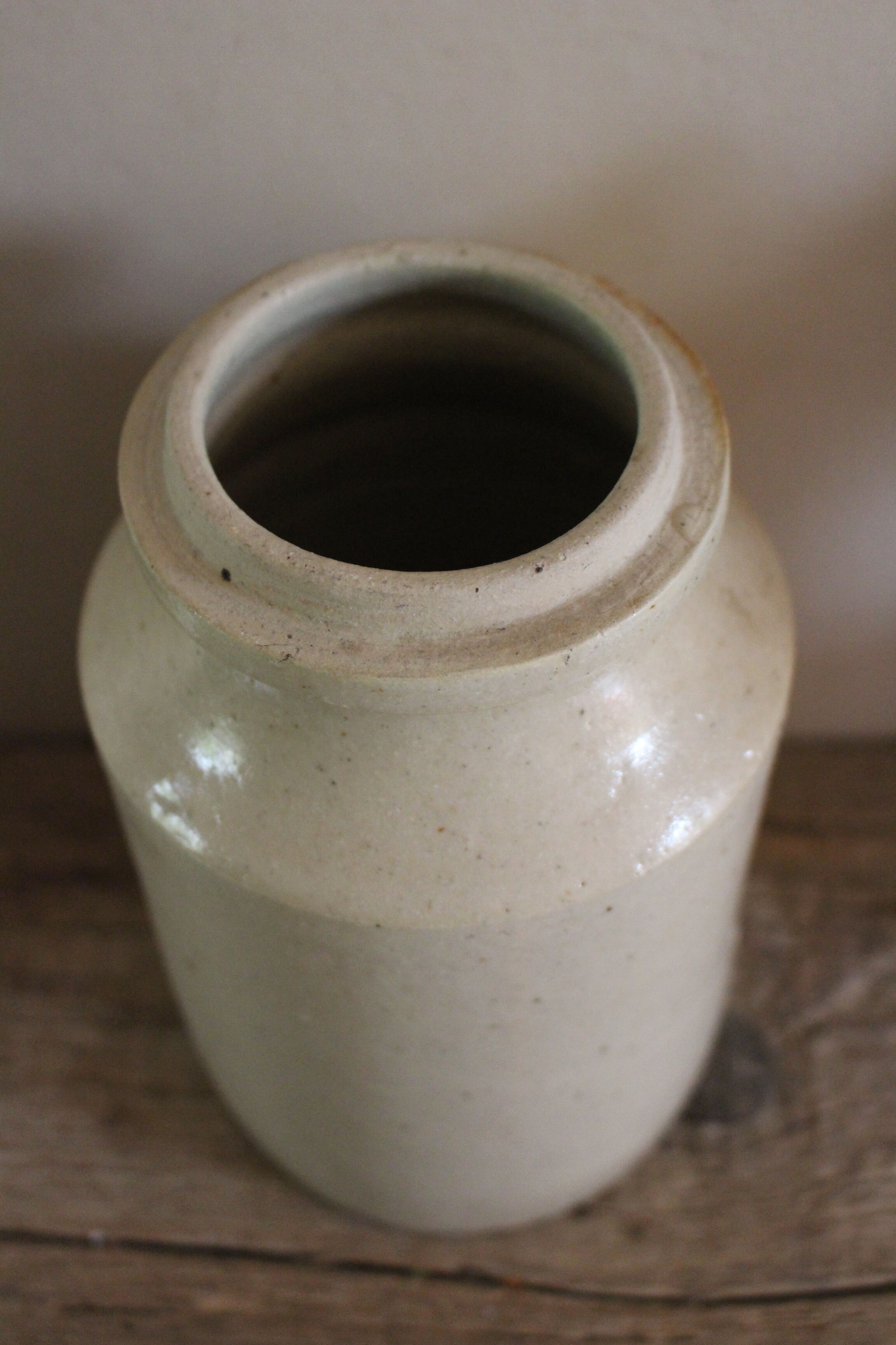 Vintage Pot in Glazed Sandstone beige gray