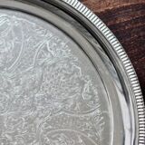 Round vintage silver-plated tray - Engraved pattern