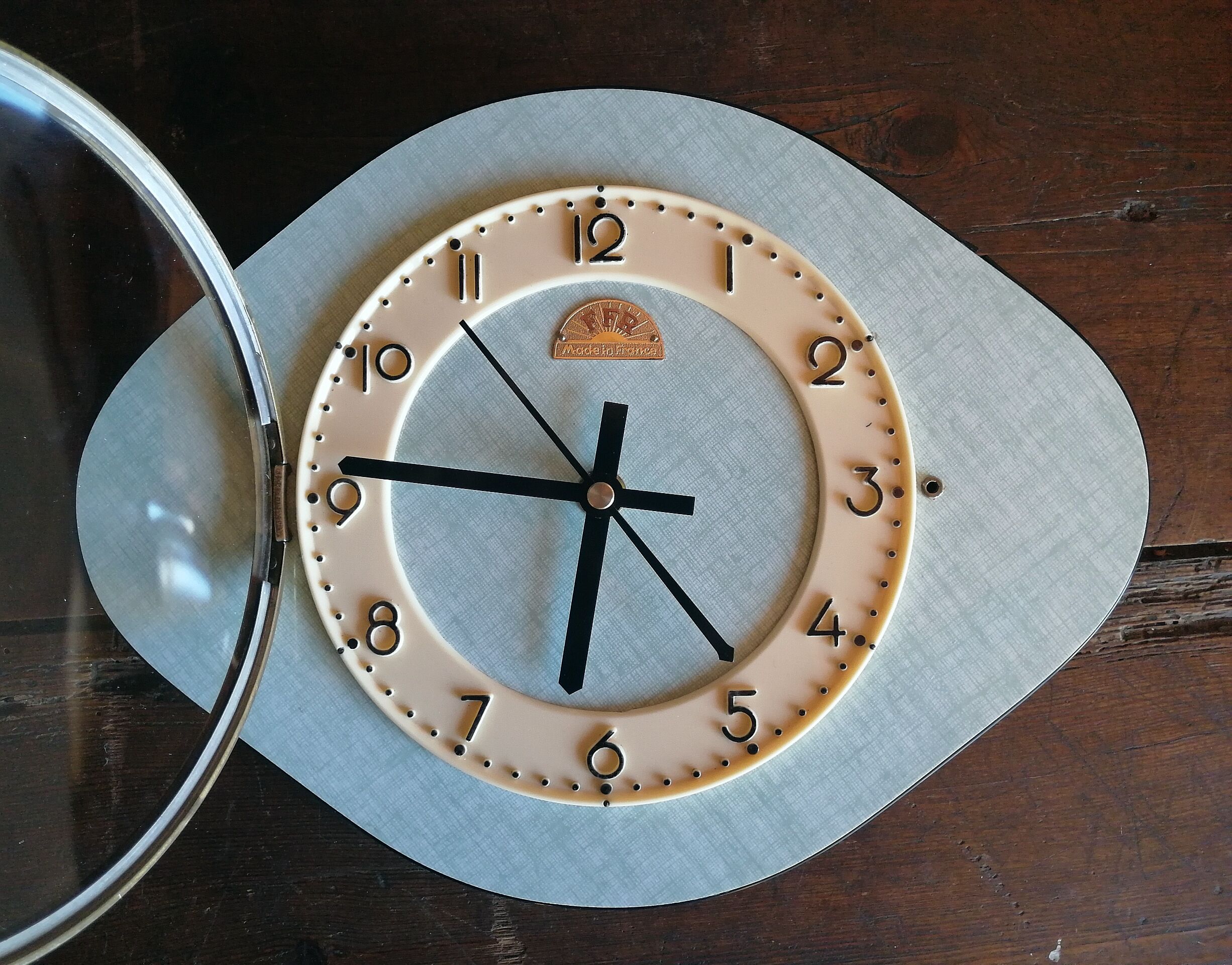 Vintage clock, wall clock "tender green FFR"