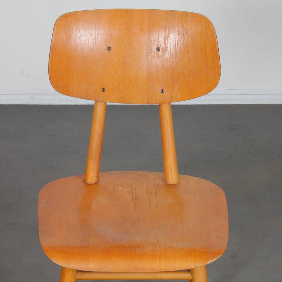Chaise en bois produite par Ton, 1960