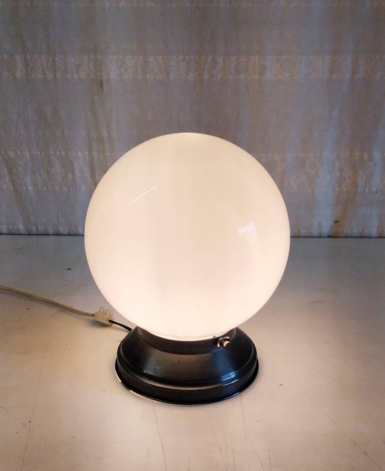 Ceiling light or Art Deco wall sconce with white opaline globe - early 20th century