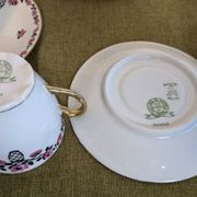 Service à café en porcelaine 18 pièces signé "Aux Lions de Faïence Paris"