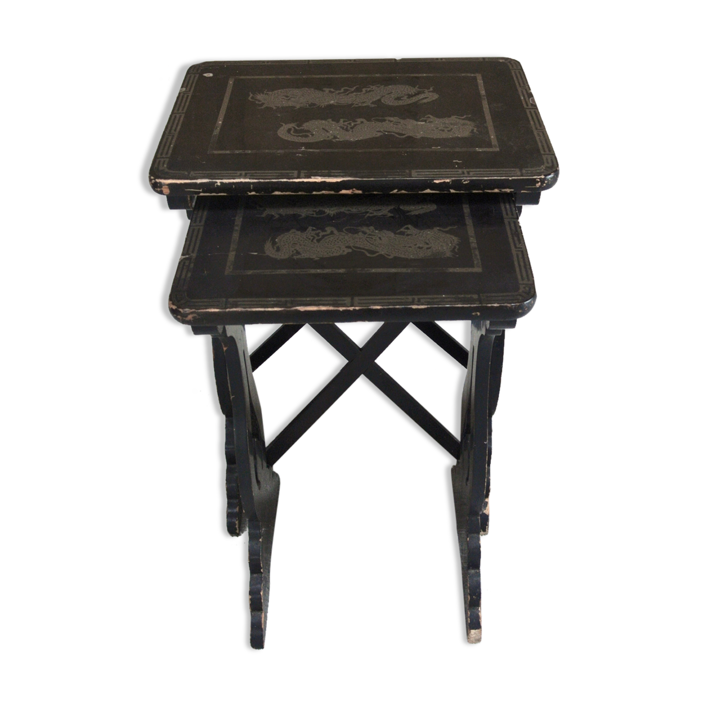 Paire de tables gigognes en bois noir - plateau à décor de dragons
