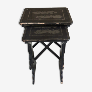 Pair of trundle tables made of black wood - tray with decoration of dragons