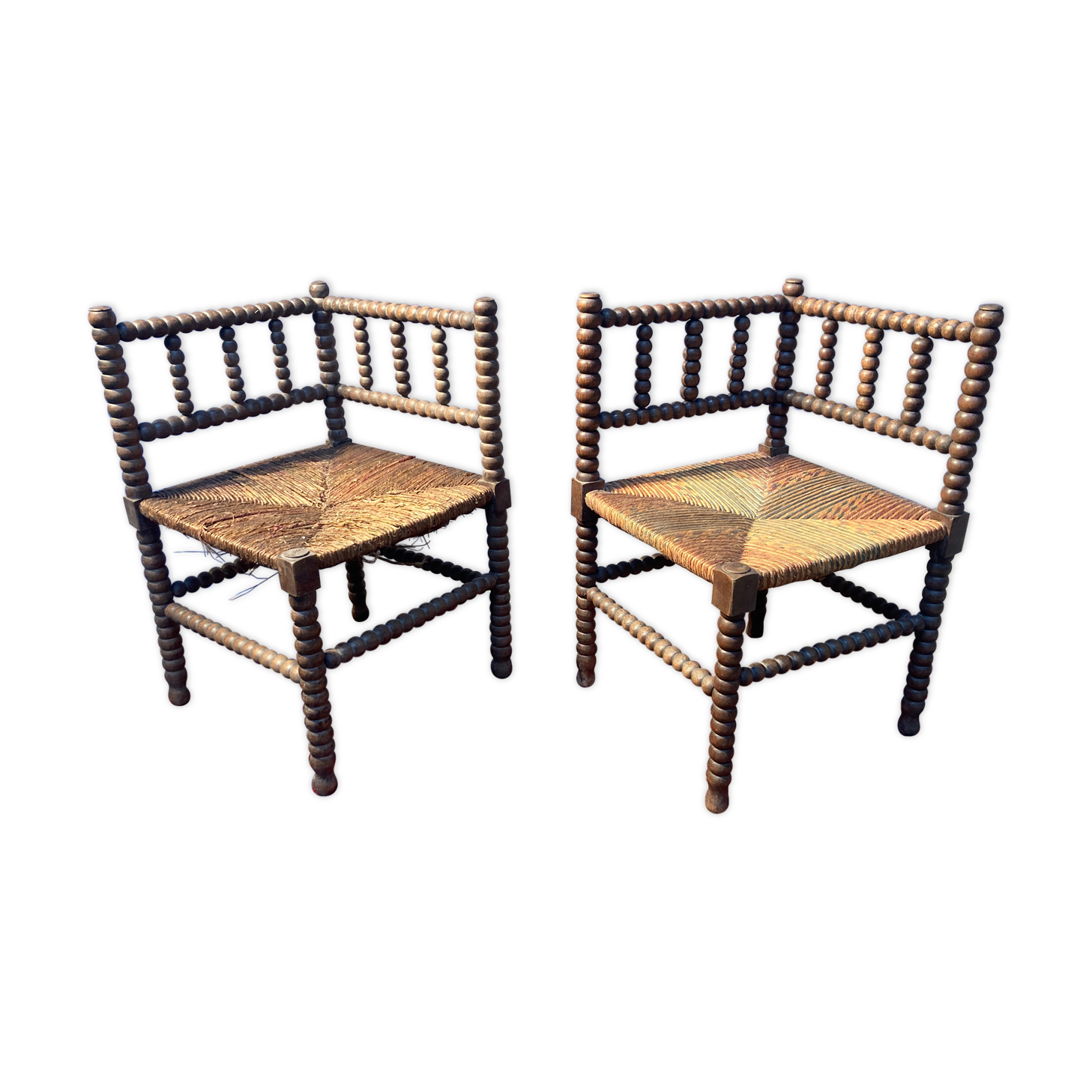 Duo de chaises de nourrice sculptées