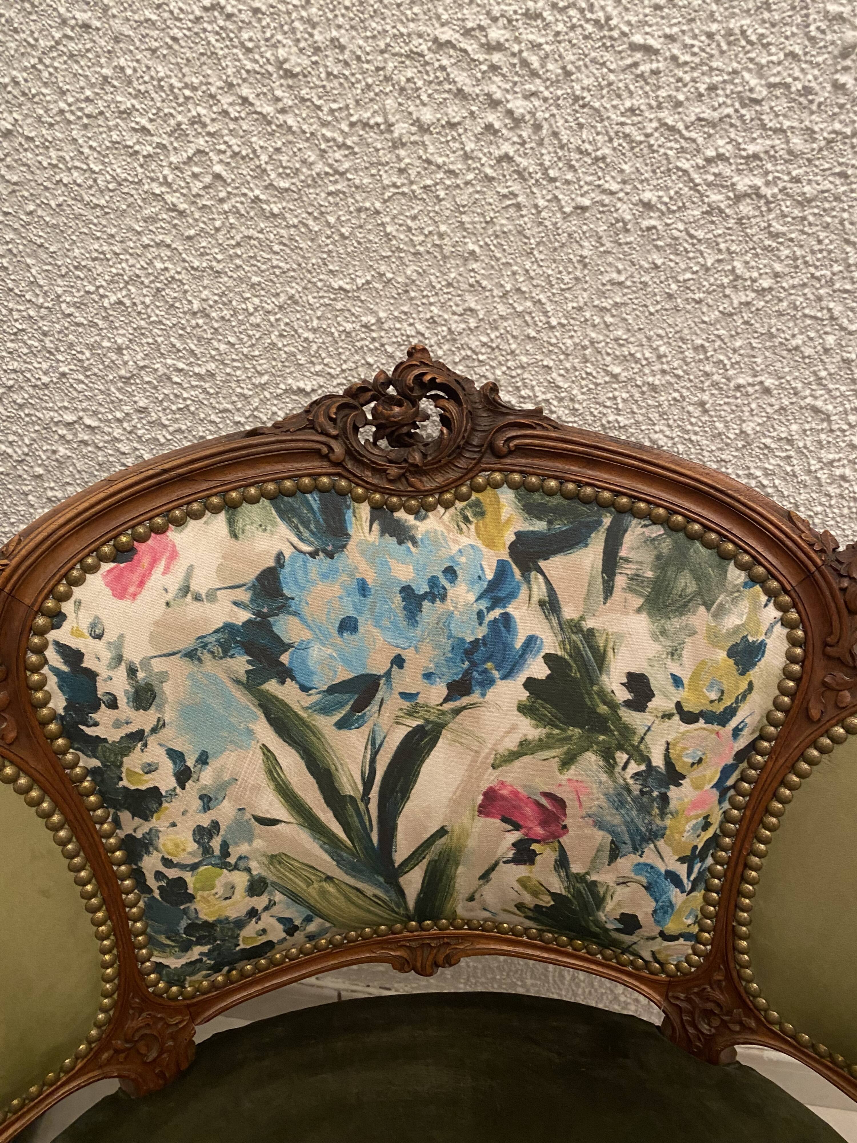 Paire de fauteuils en bois sculpté, XXème s.