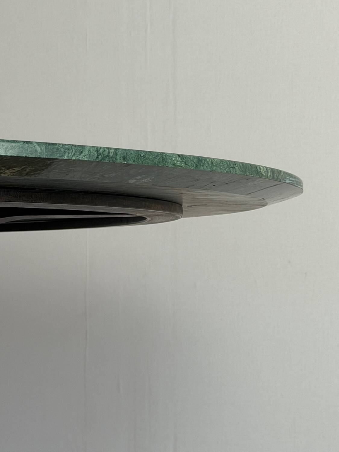 Round dining table – green marble & wrought iron