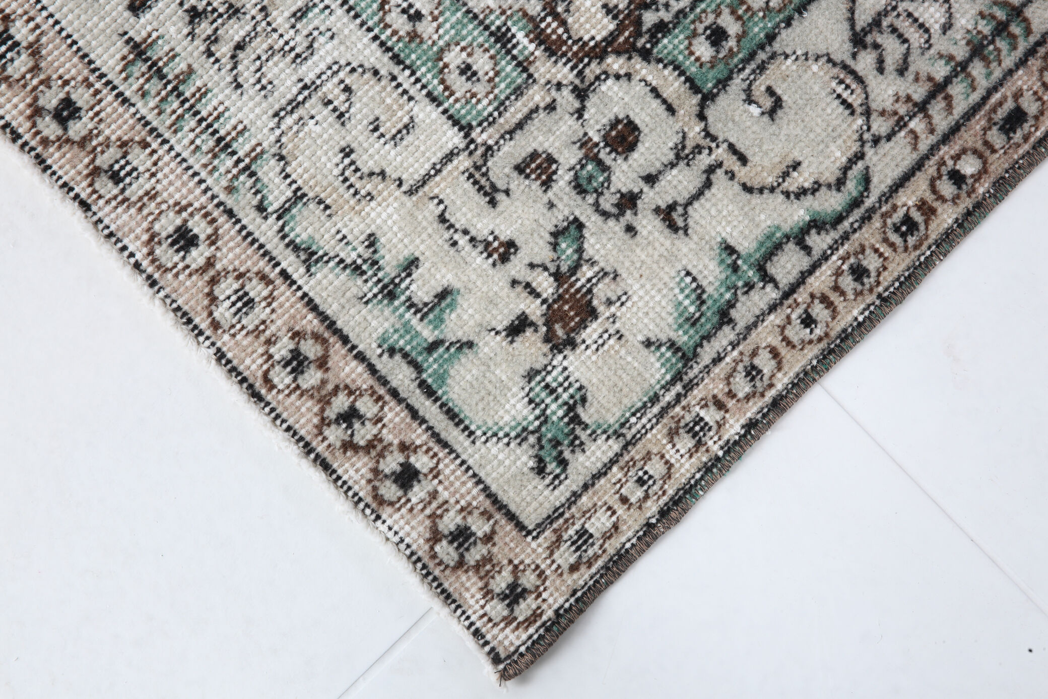 Green carpet rug 212x116cm