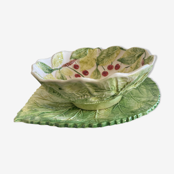Cherry-decorated drainer fruit cup with its leaf-shaped dish