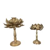 Set de deux anciens bougeoirs fleurs de lotus en laiton