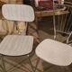 Table formica grise et ses 3 chaises