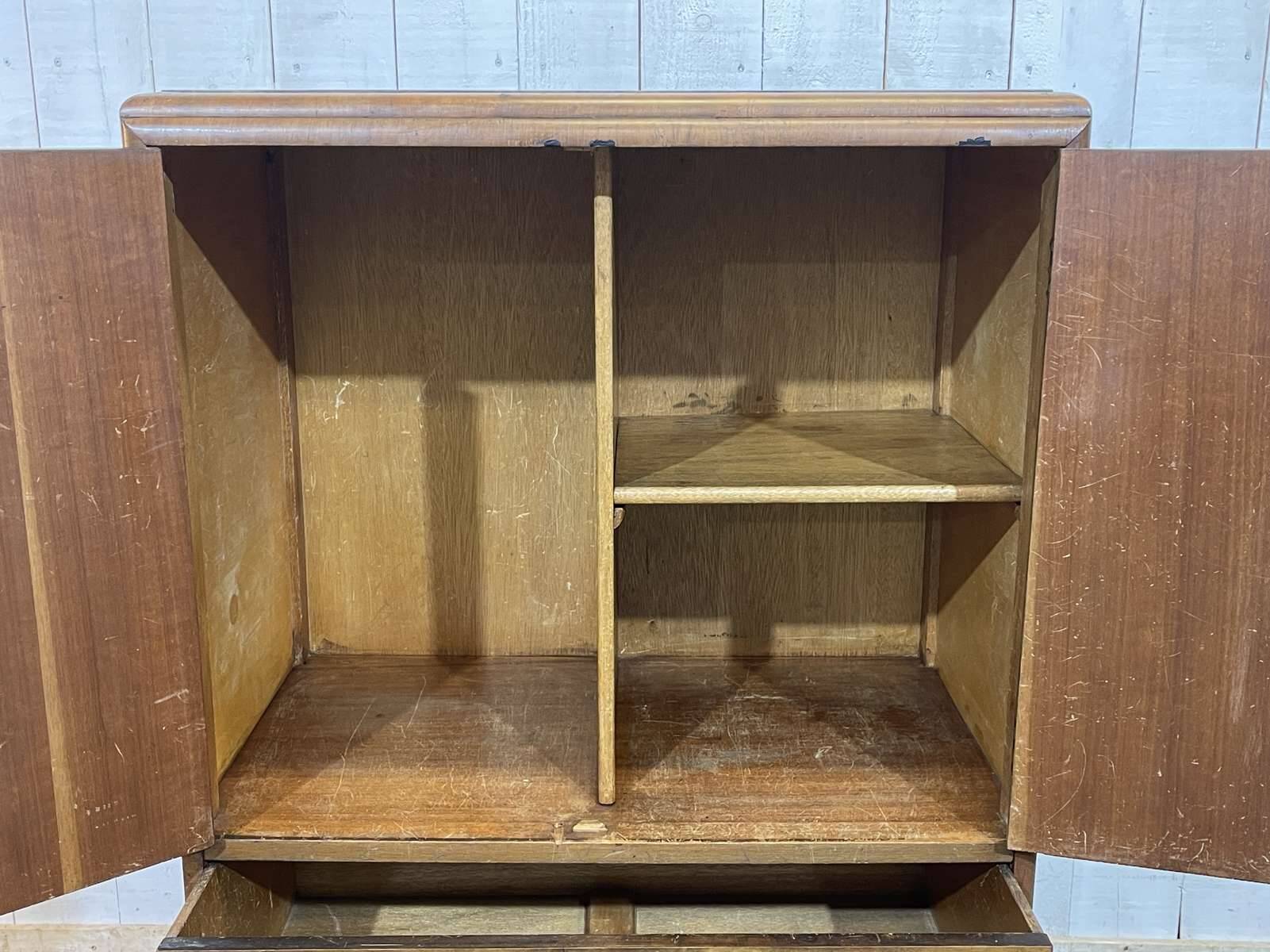 1950s English sideboard with drawers, Art Deco style, in walnut burl.
