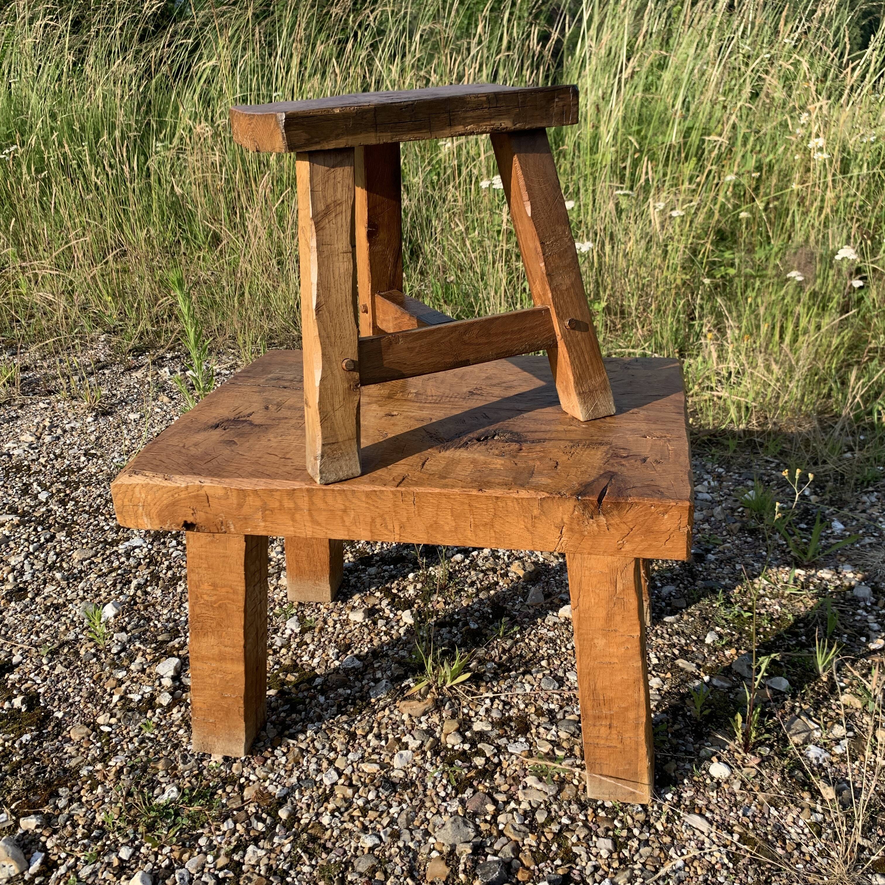 Coffee table and its brutalist style raw wood stool