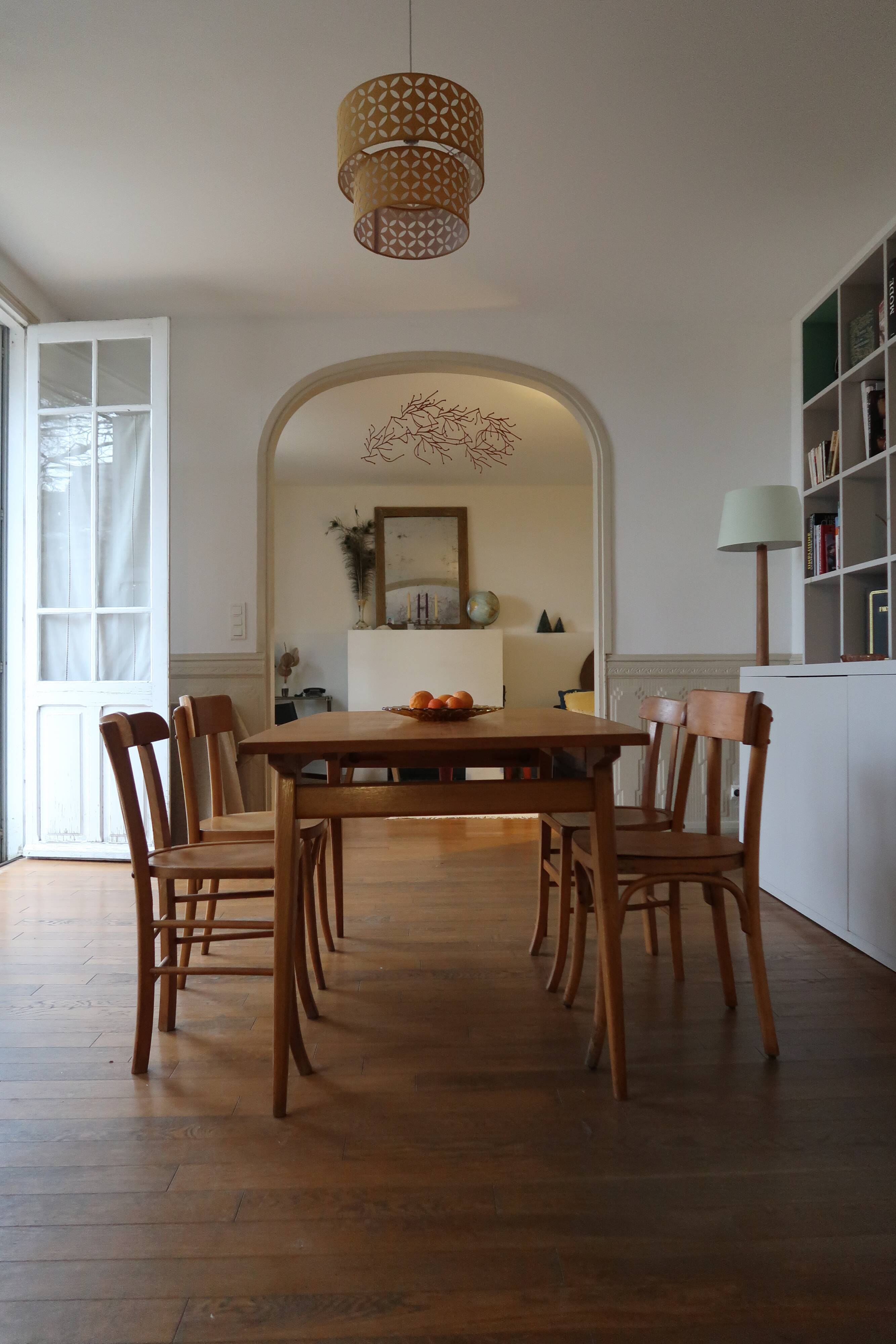 Scandinavian table compass feet