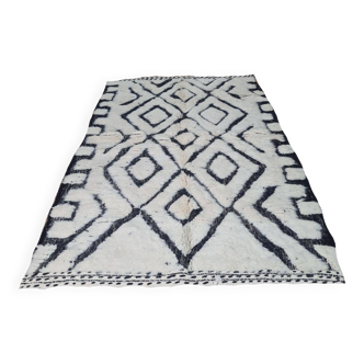 Handmade wool Berber rug 250 x 150 cm