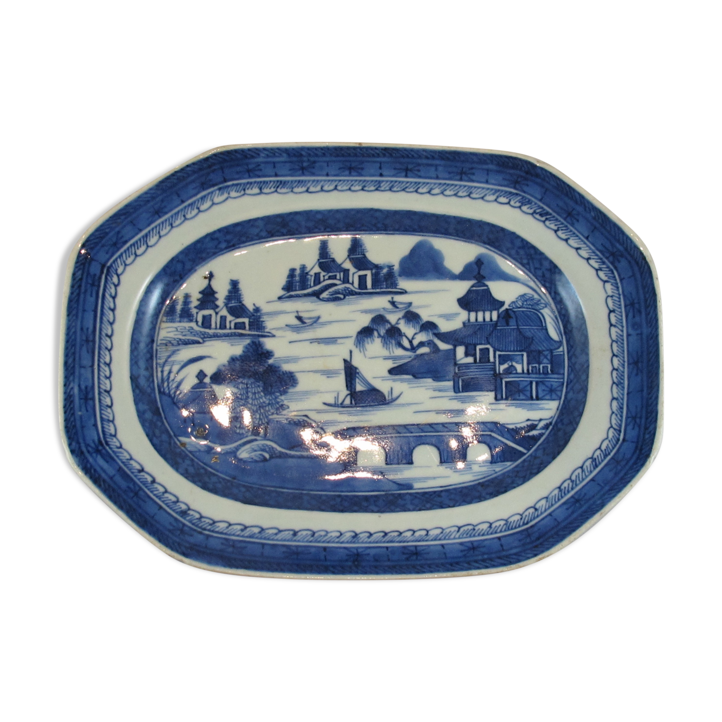 Large white-white Chinese dish from China 18th century