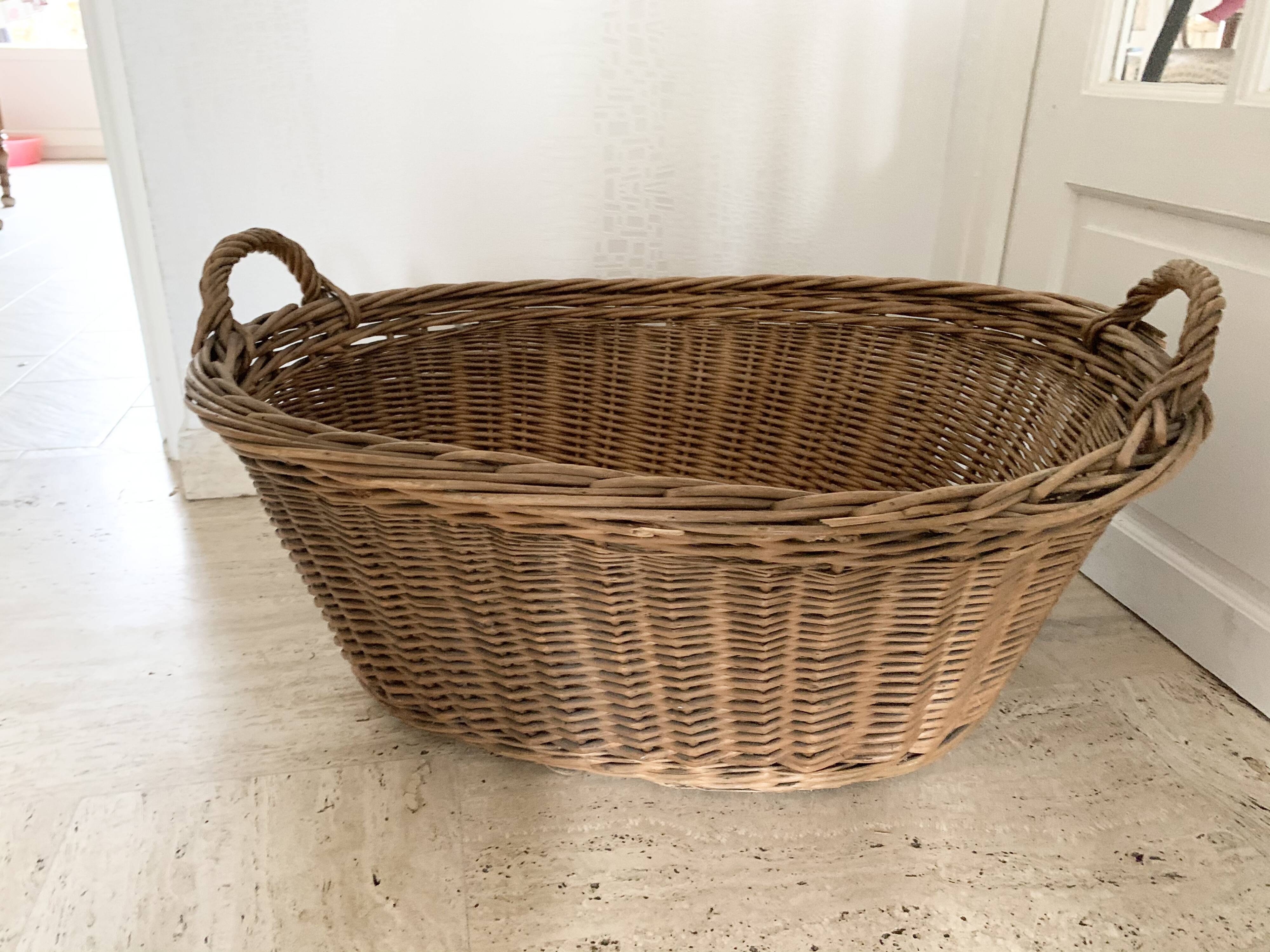 Large wicker clothesline