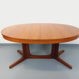 Table à manger ovale extensible en orme par Baumann, années 60-70