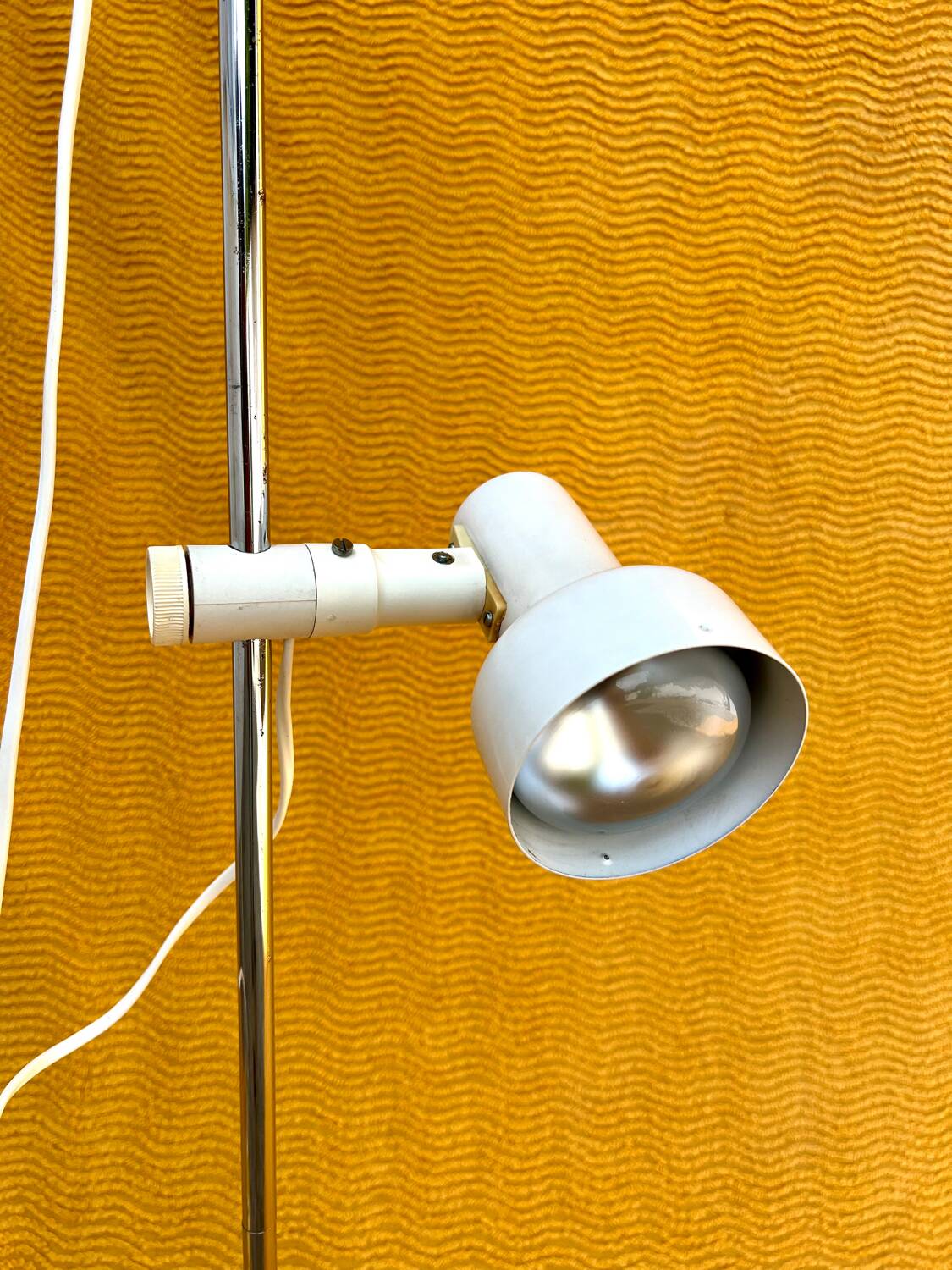 Vintage 1980s floor lamp/lighting strip